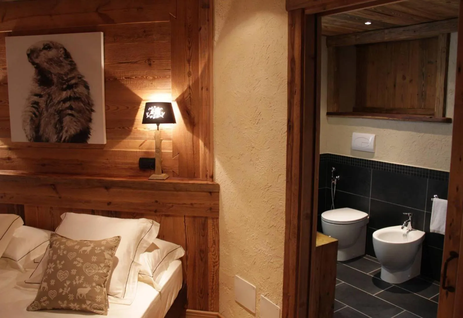 Bathroom in Les Trompeurs chez Odette