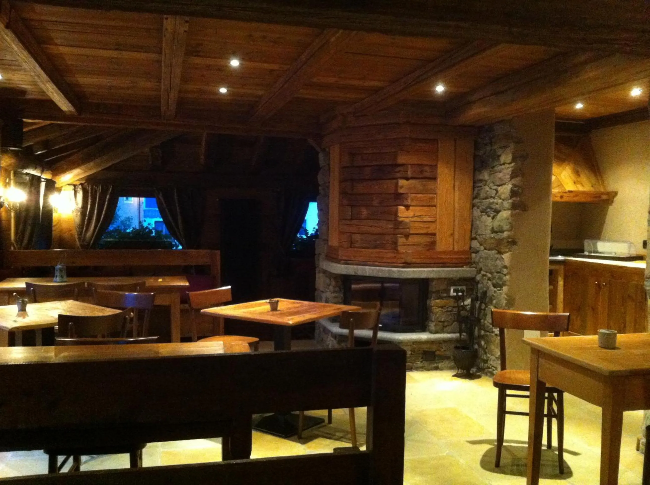 Communal lounge/ TV room in Les Trompeurs chez Odette