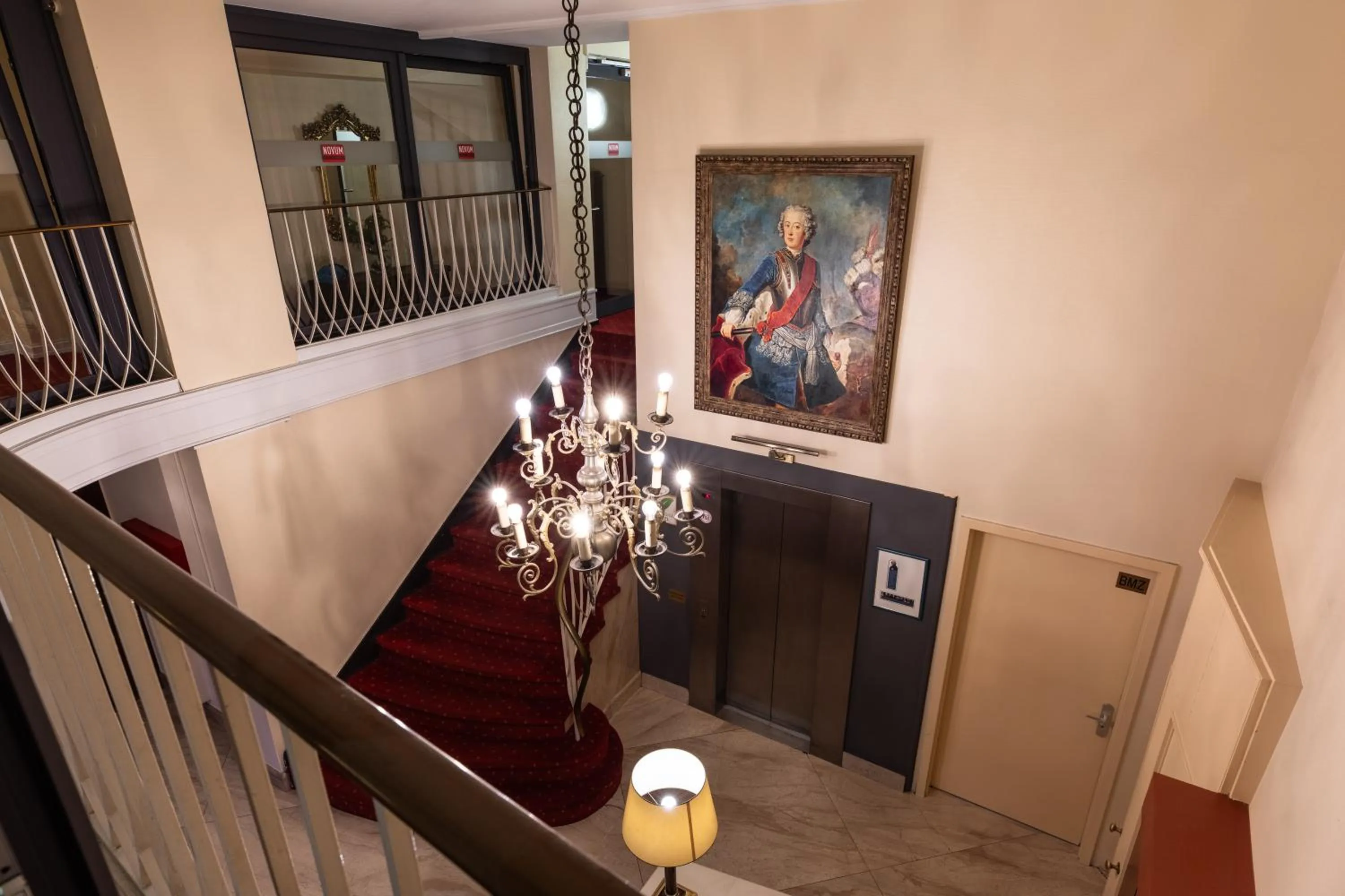 Lobby or reception in Hotel Kronprinz Hamburg Hauptbahnhof