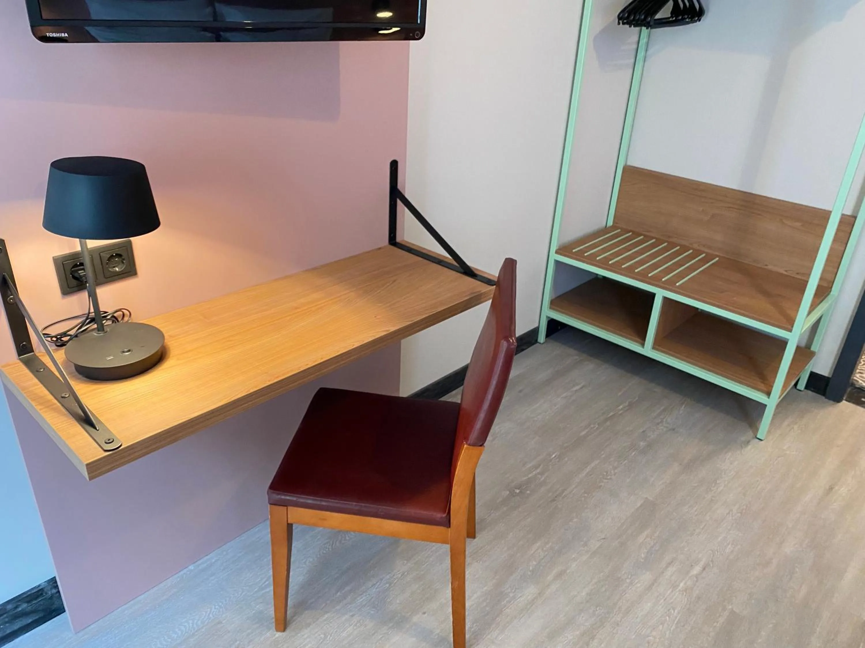 Photo of the whole room in Hotel Kronprinz Hamburg Hauptbahnhof