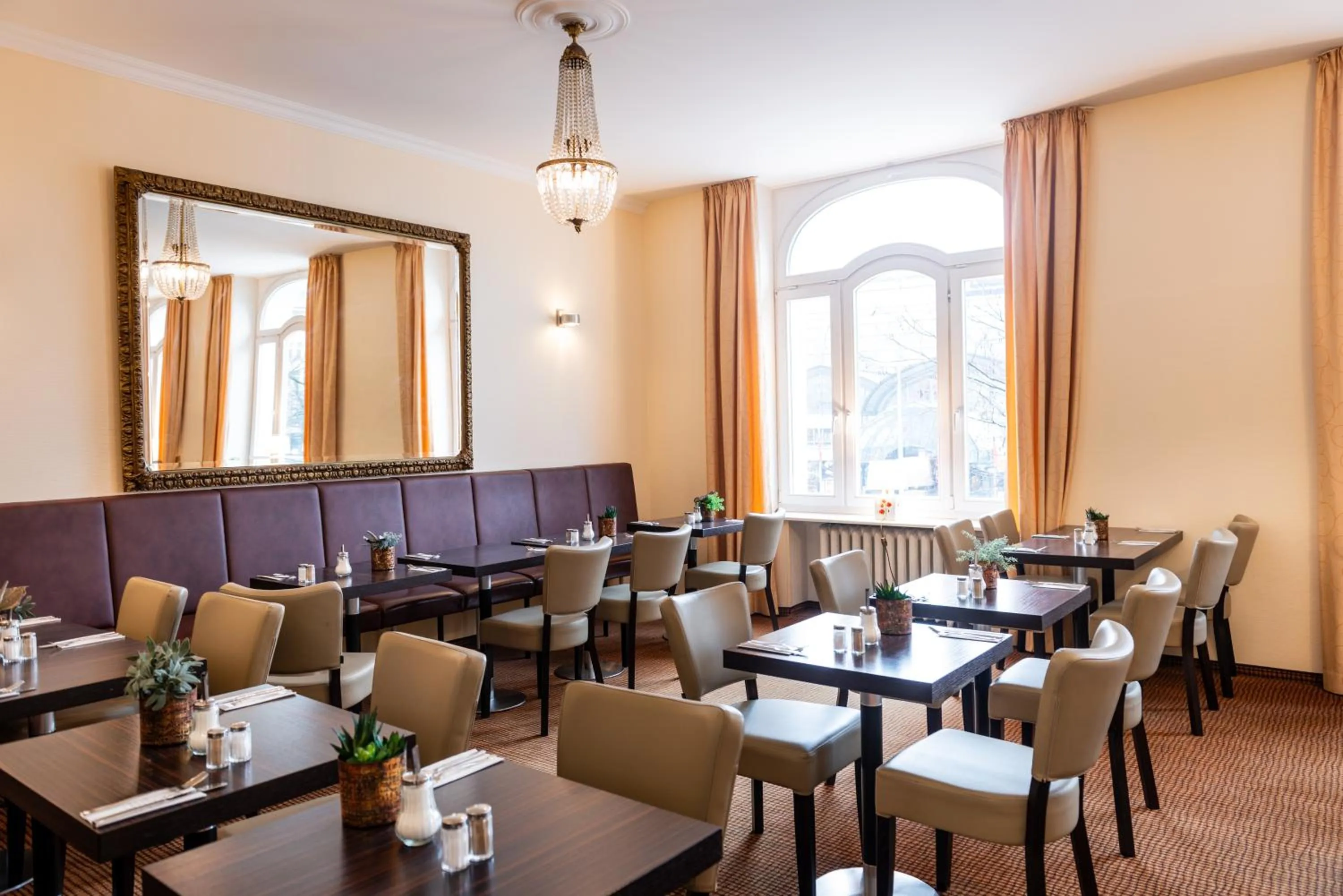 Breakfast in Hotel Kronprinz Hamburg Hauptbahnhof