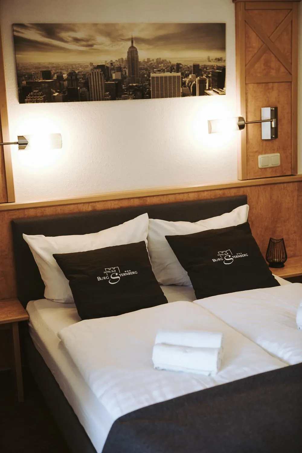 Photo of the whole room, Bed in Hotel Zur Burg Sternberg