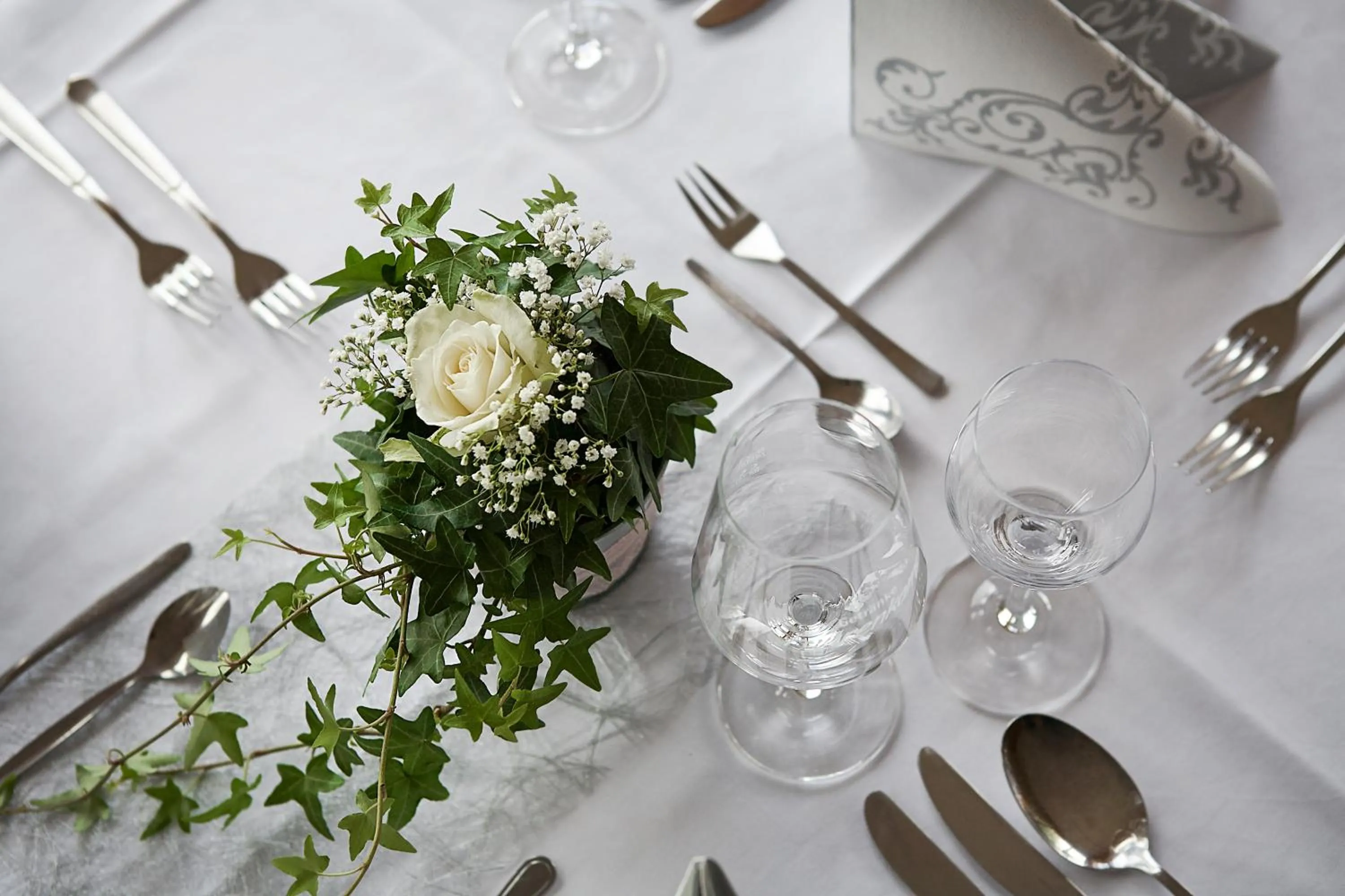 Restaurant/places to eat in Hotel Zur Burg Sternberg