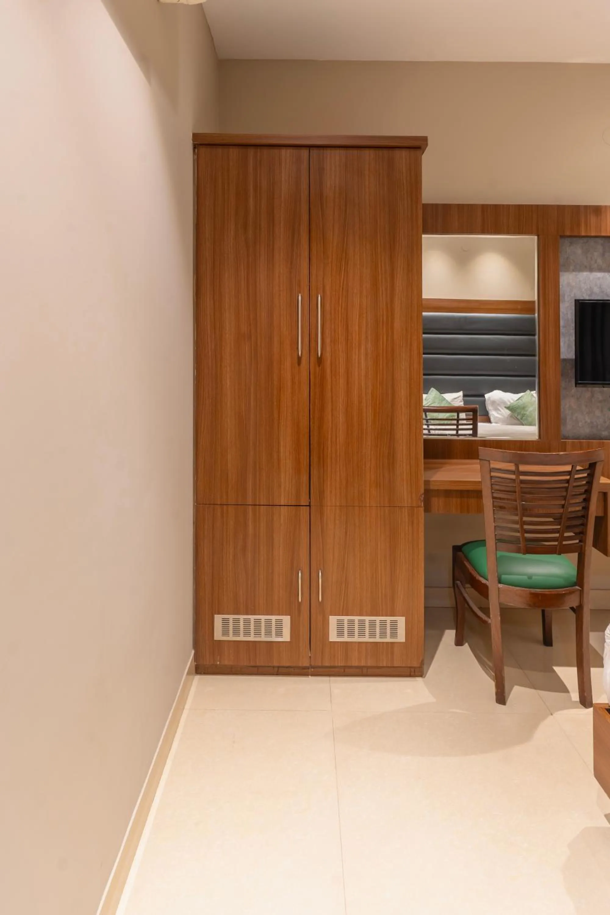 Bed in Hotel Amritsar International 2 min walk from Amritsar Bus Stand