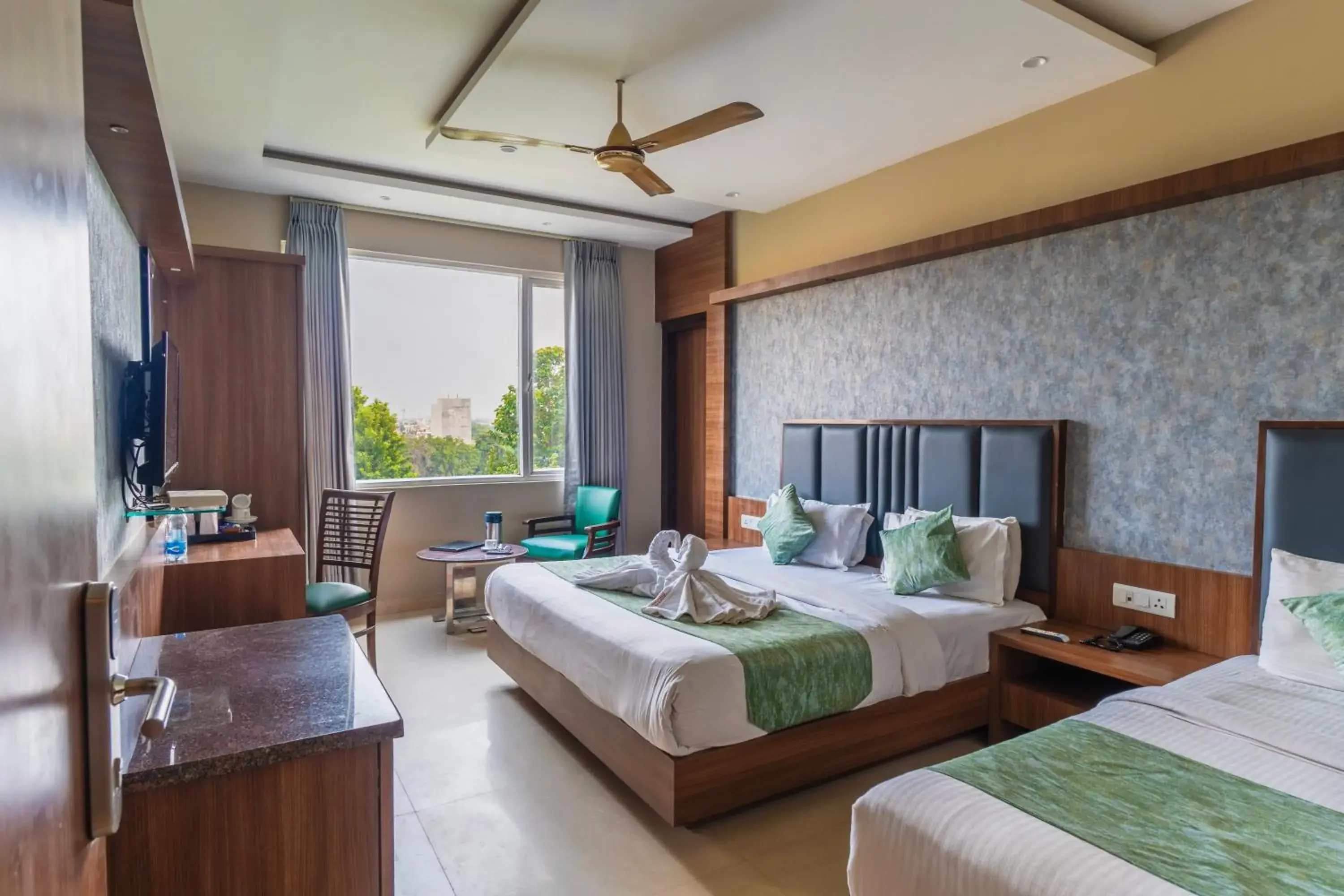 Bed in Hotel Amritsar International 2 min walk from Amritsar Bus Stand Bed in Hotel Amritsar International 2 min walk from Amritsar Bus Stand