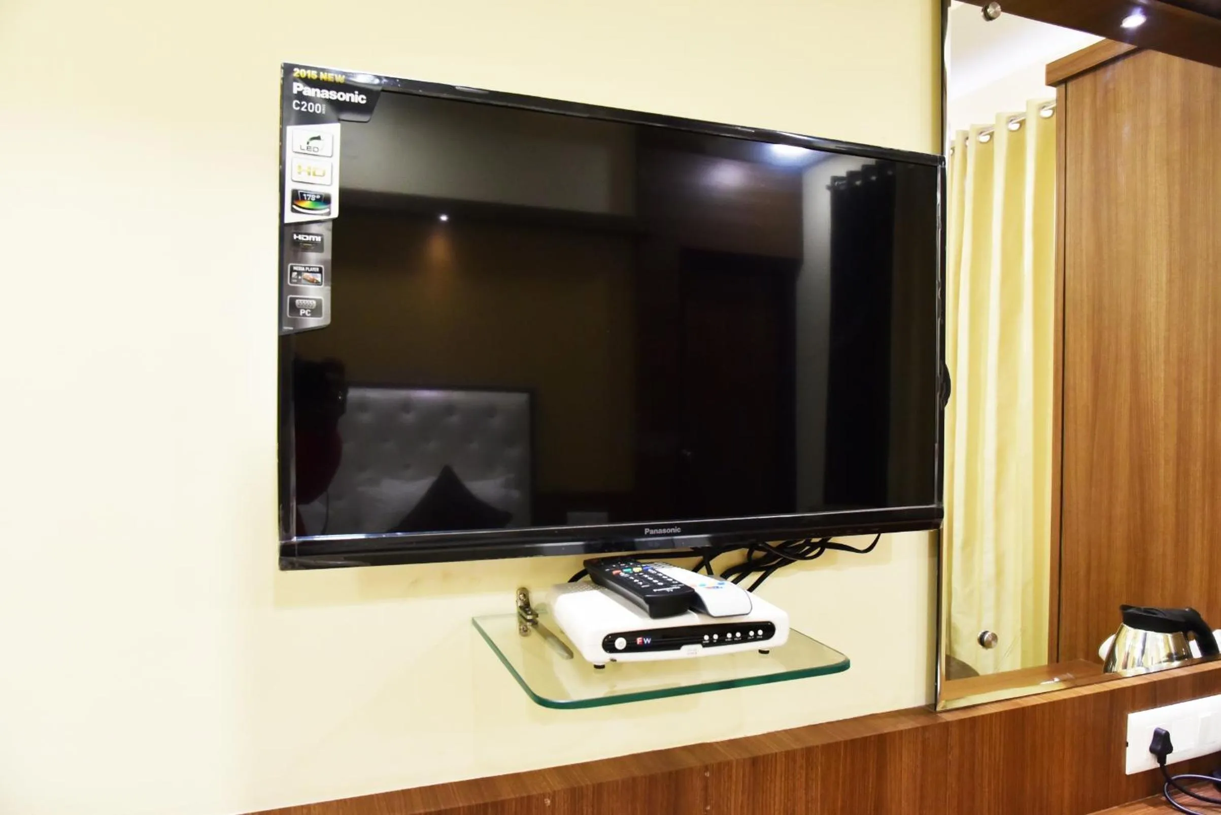 TV and multimedia in Hotel Amritsar International 2 min walk from Amritsar Bus Stand