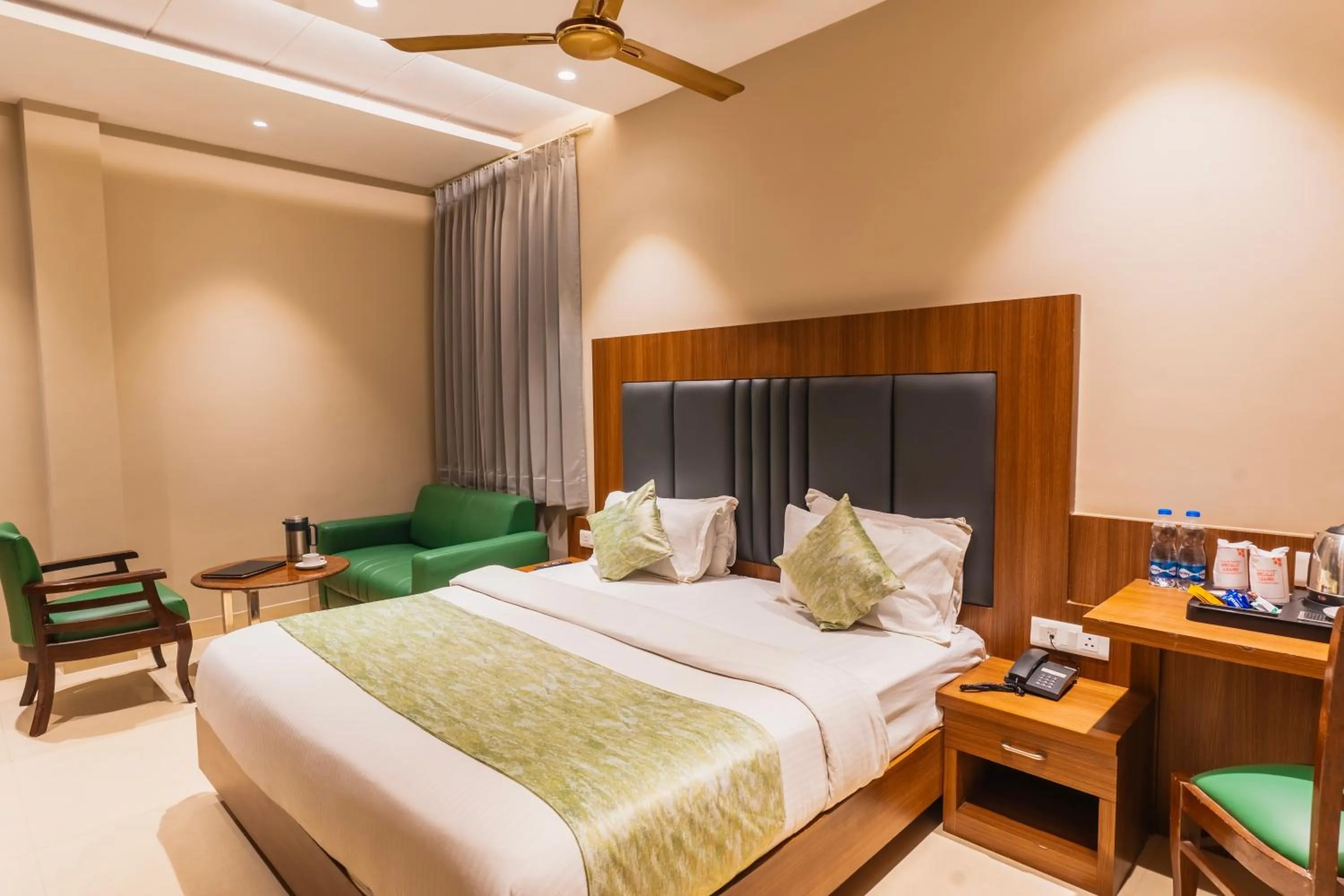 Bed in Hotel Amritsar International 2 min walk from Amritsar Bus Stand