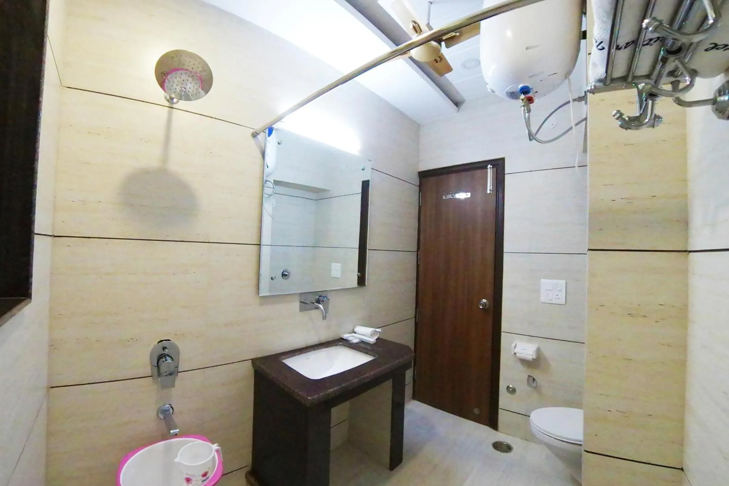 Bathroom in Hotel Amritsar International 2 min walk from Amritsar Bus Stand