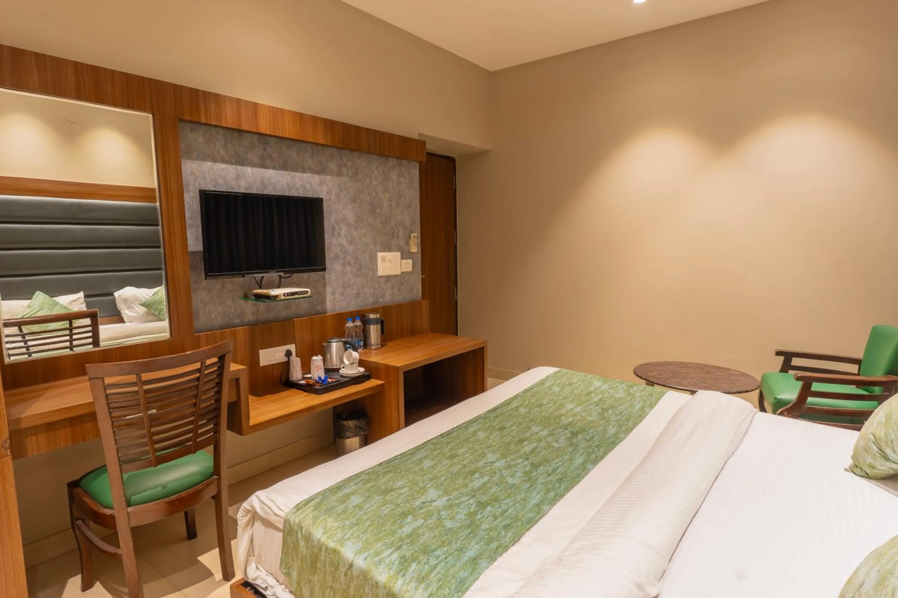 Bed in Hotel Amritsar International 2 min walk from Amritsar Bus Stand