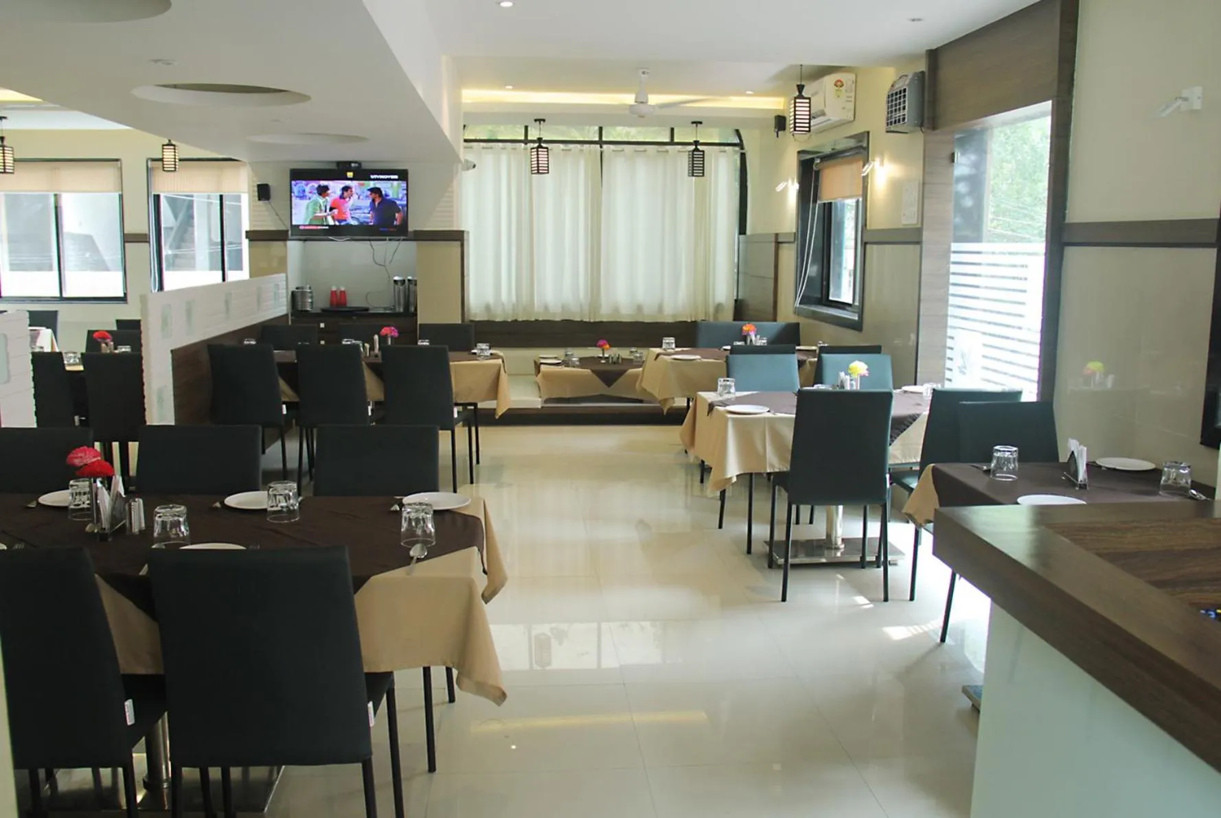 Restaurant/places to eat in Hotel SaiPrasad Executive Solapur