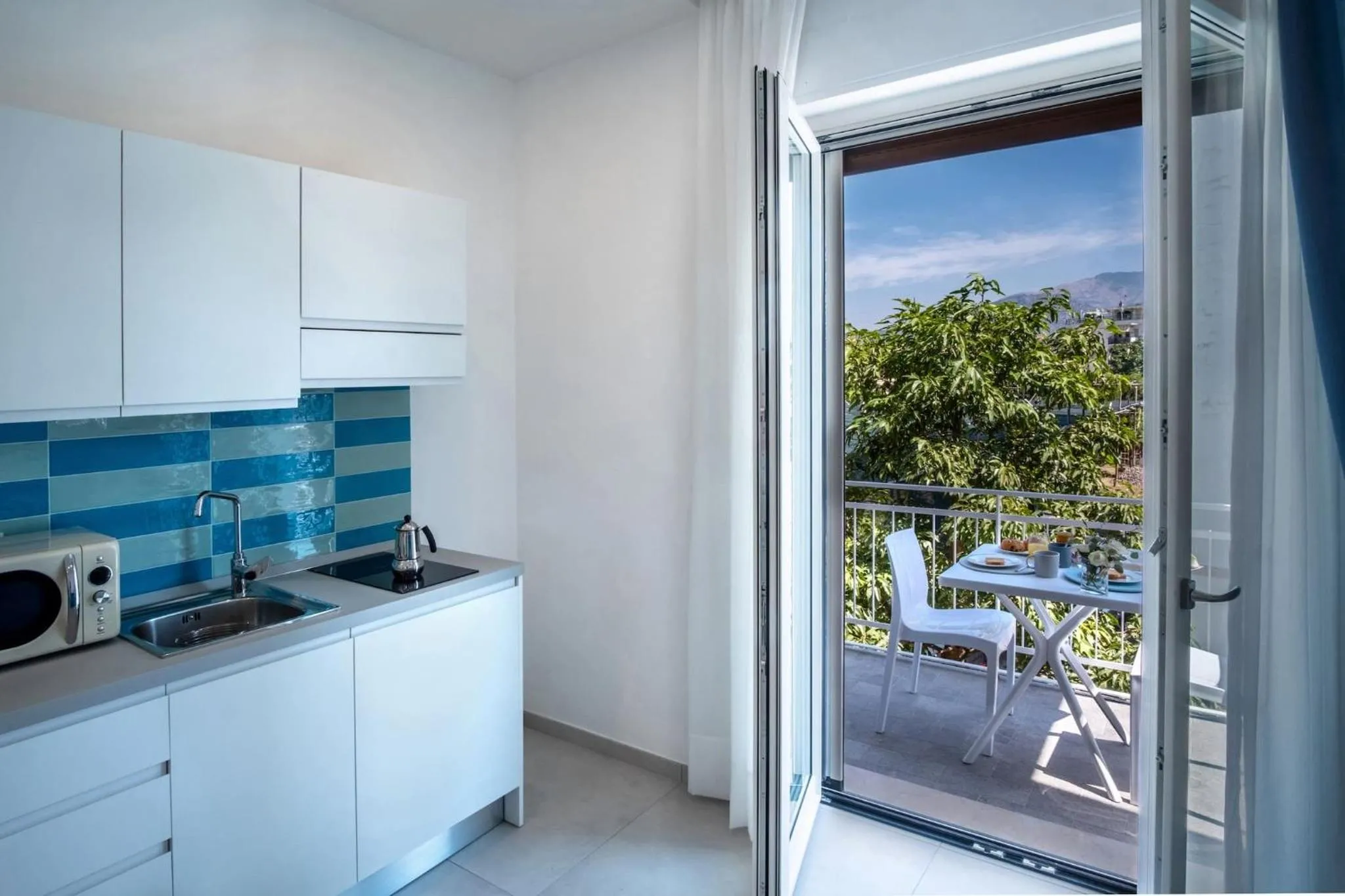 Kitchen or kitchenette in SorrentoVibes - Family Apartment in Sorrento Centre