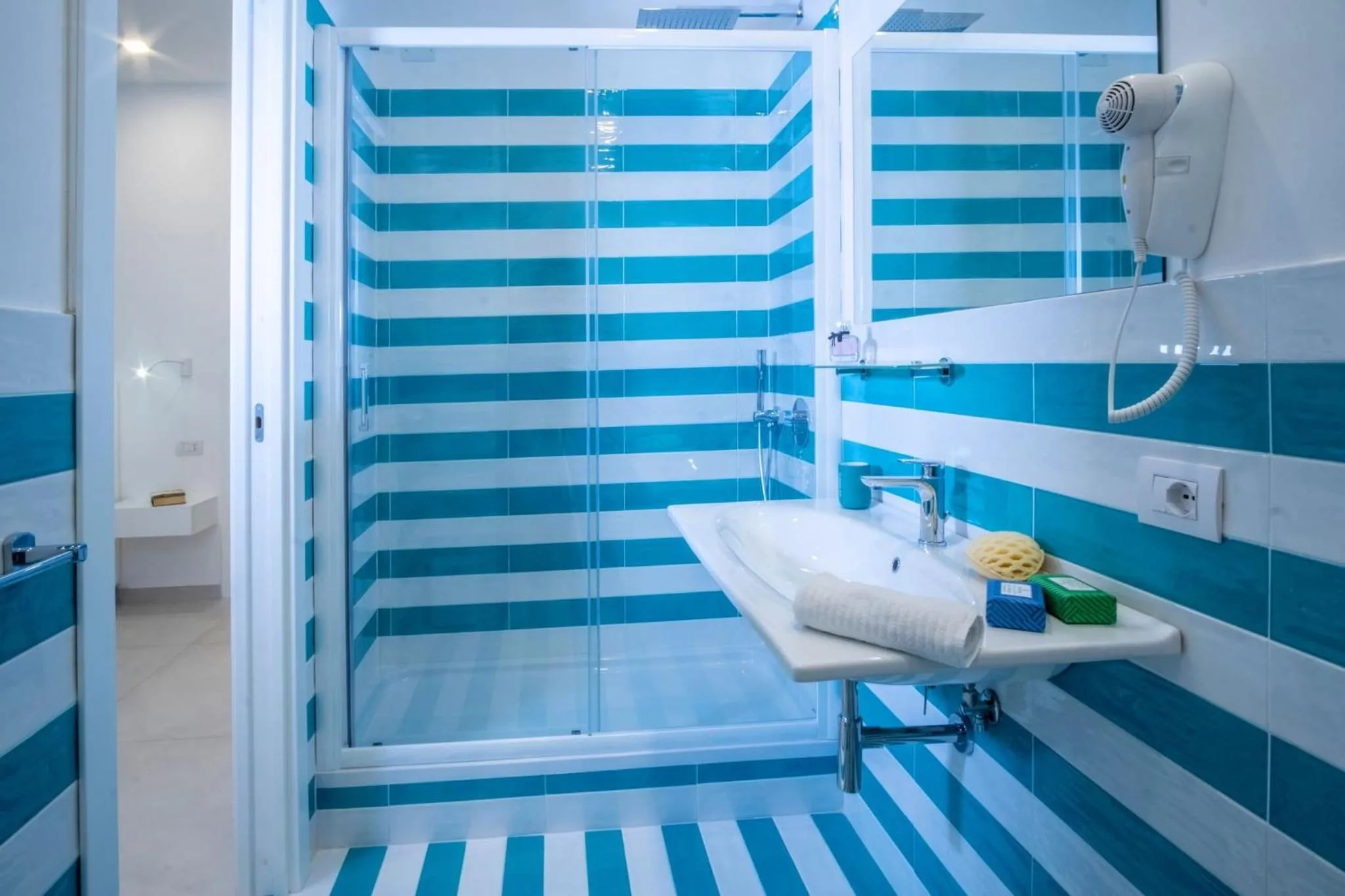 Bathroom in SorrentoVibes - Family Apartment in Sorrento Centre