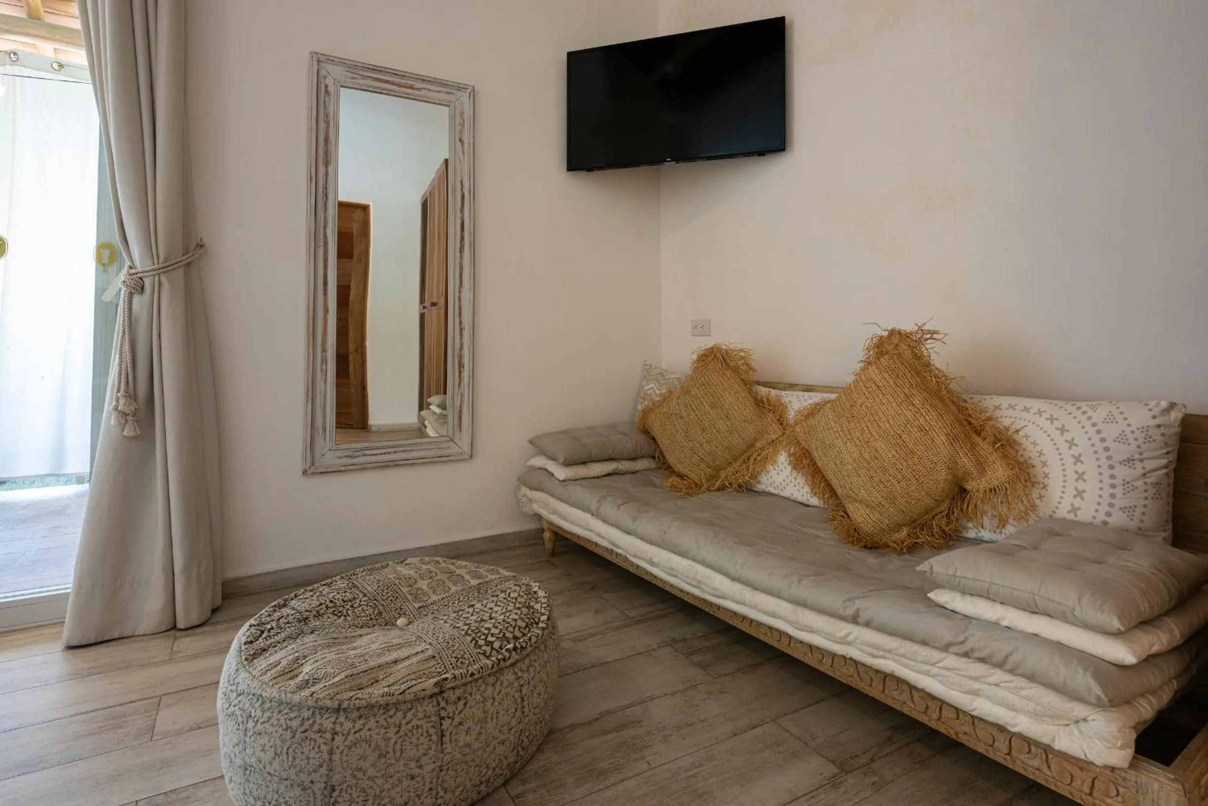 TV and multimedia in TAKUMA BOUTIK HOTEL