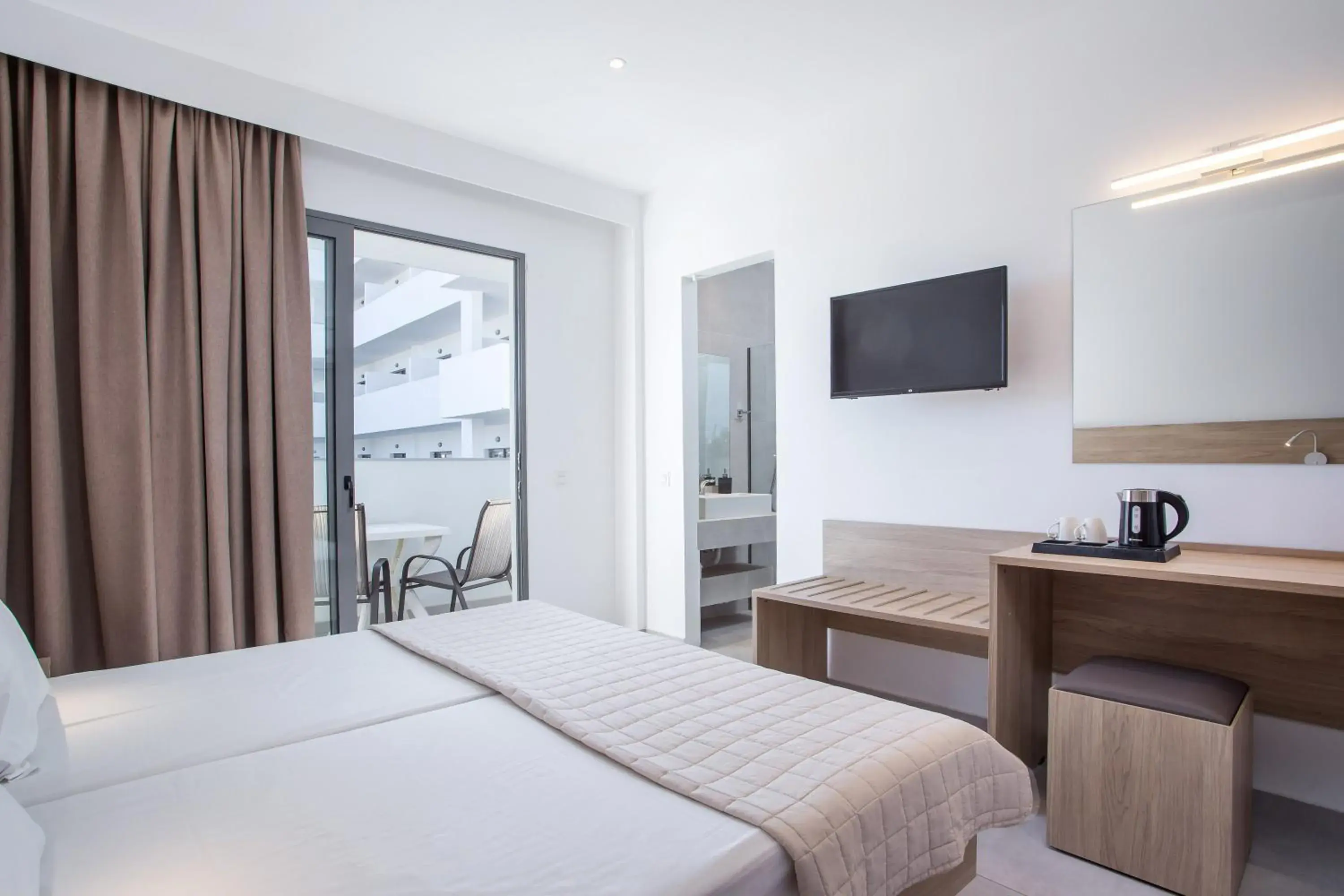 Double Room in Stamos All Inclusive Double Room in Stamos All Inclusive