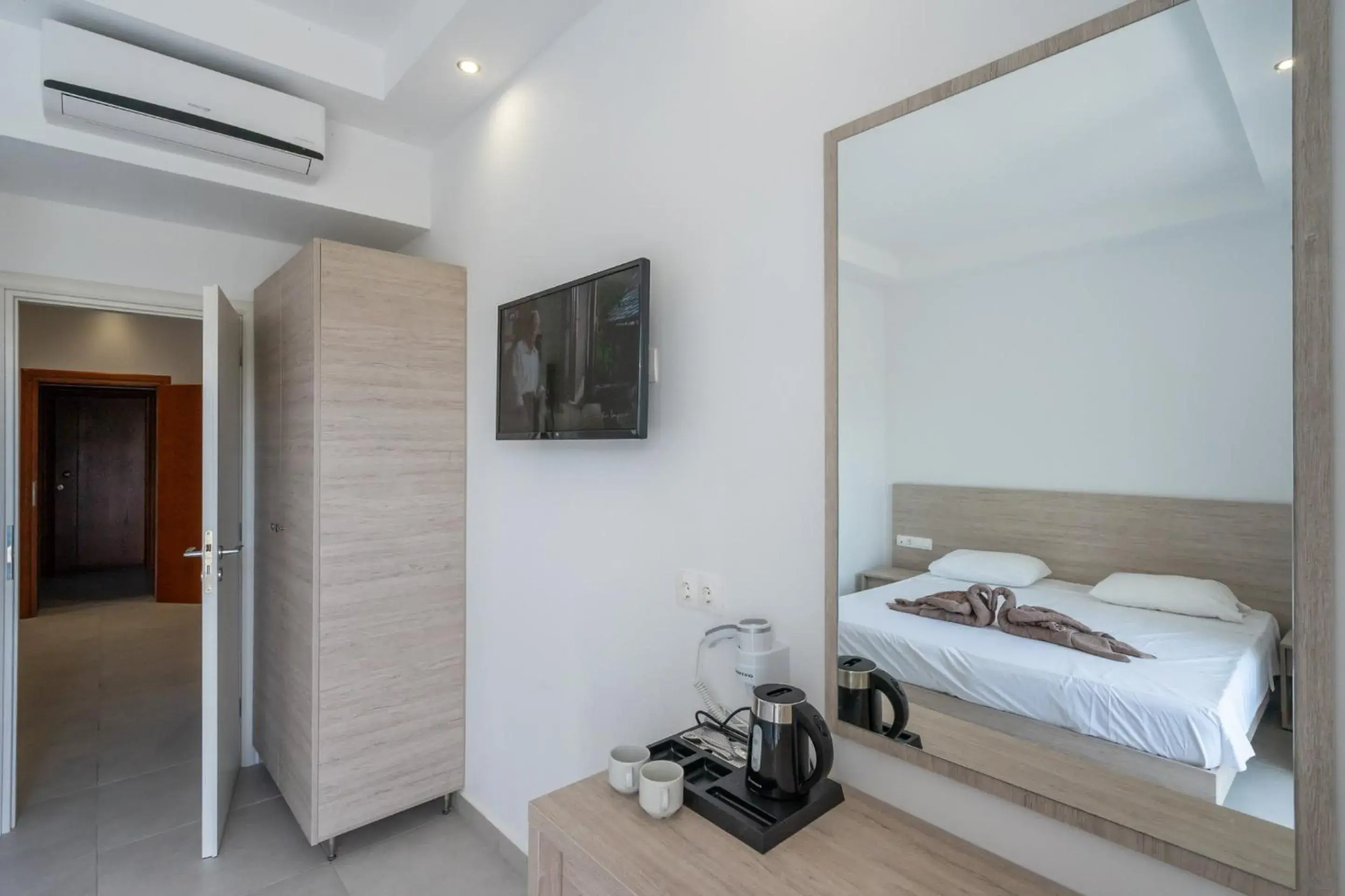 Bed in Stamos All Inclusive Bed in Stamos All Inclusive