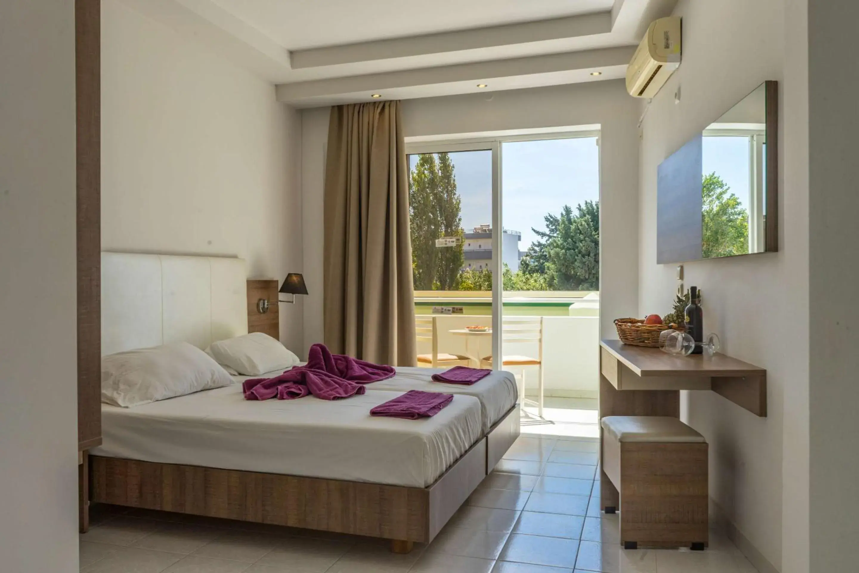 Bed in Stamos All Inclusive Bed in Stamos All Inclusive