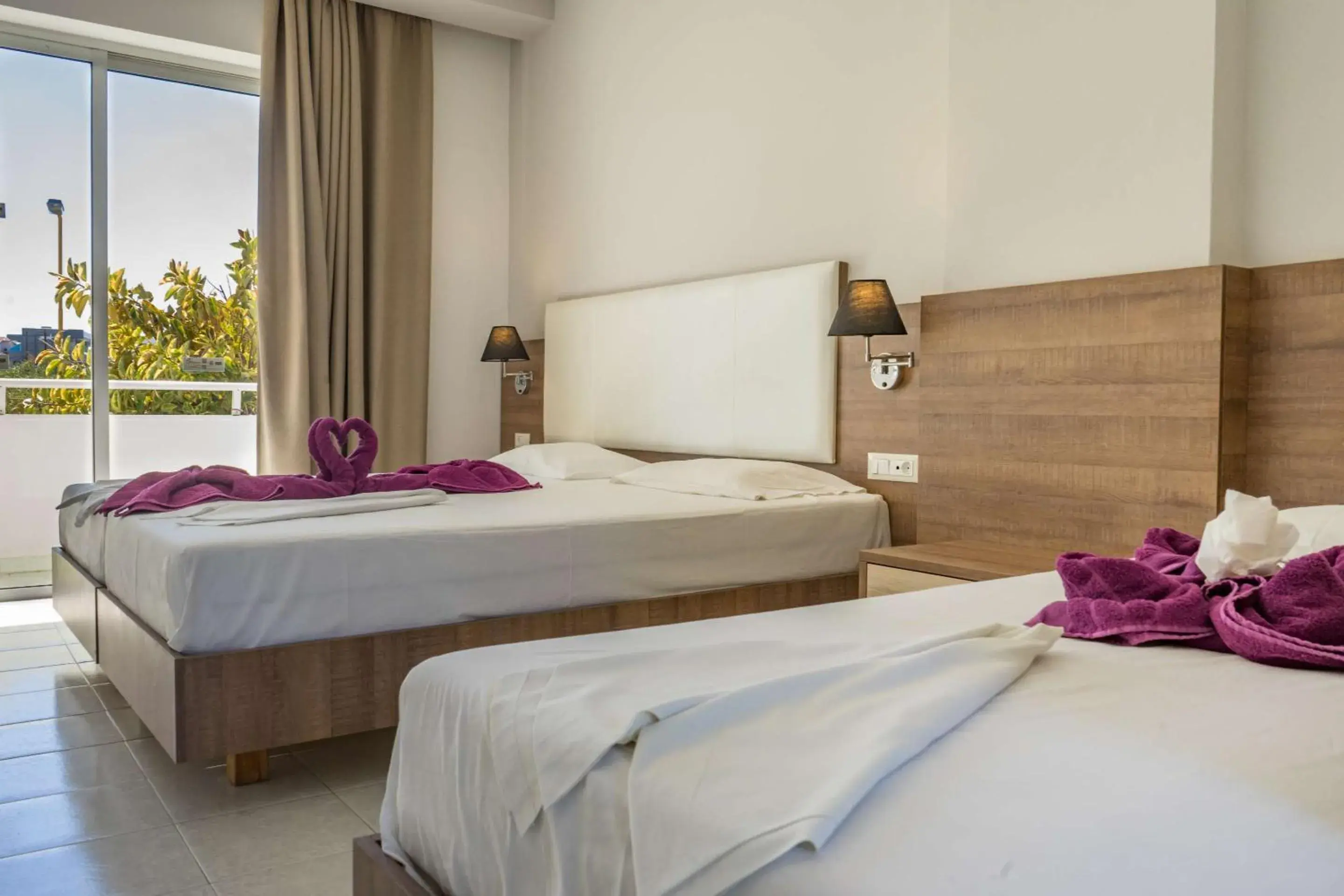 Bed in Stamos All Inclusive Bed in Stamos All Inclusive