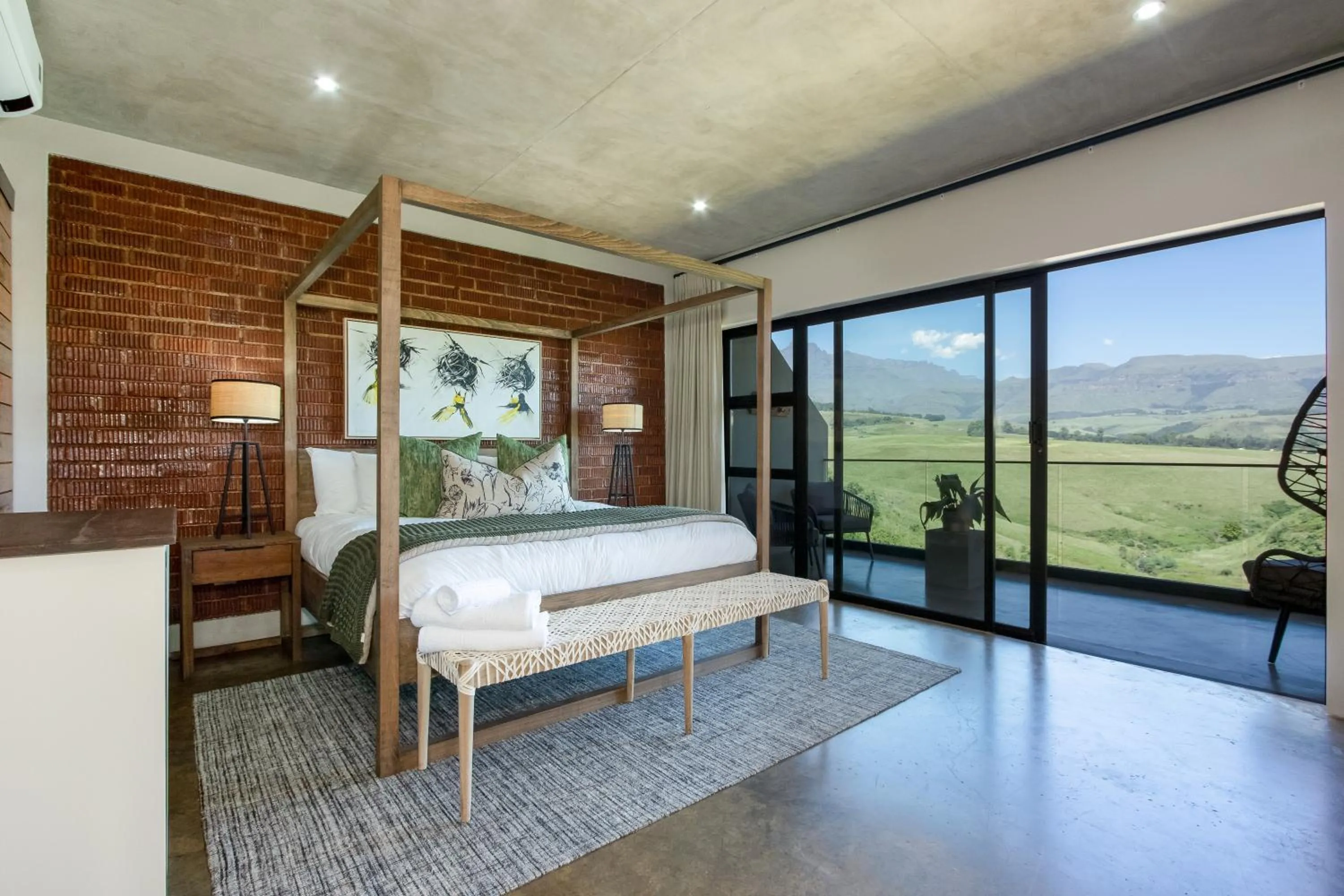 Bed in Dragonview Lodge