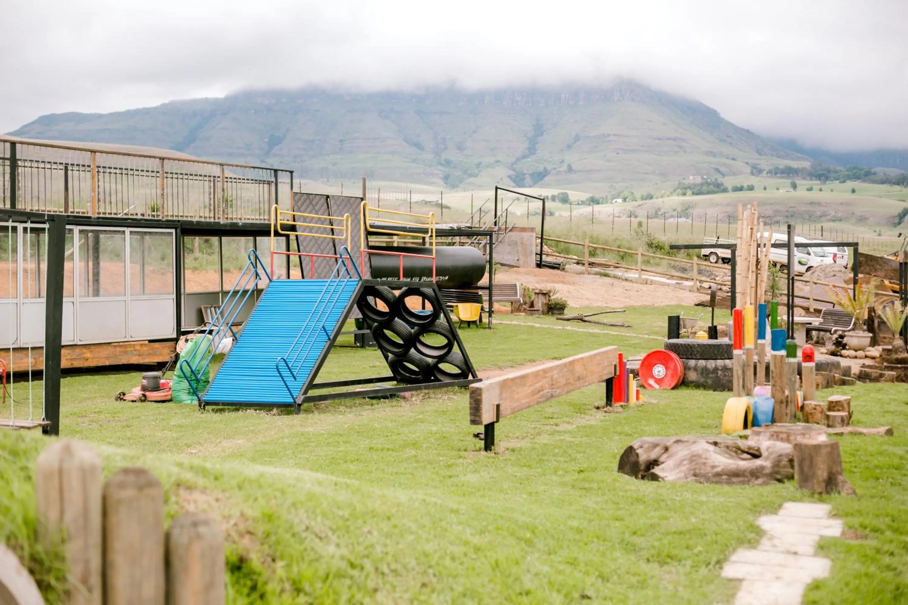 Children play ground in Dragonview Lodge