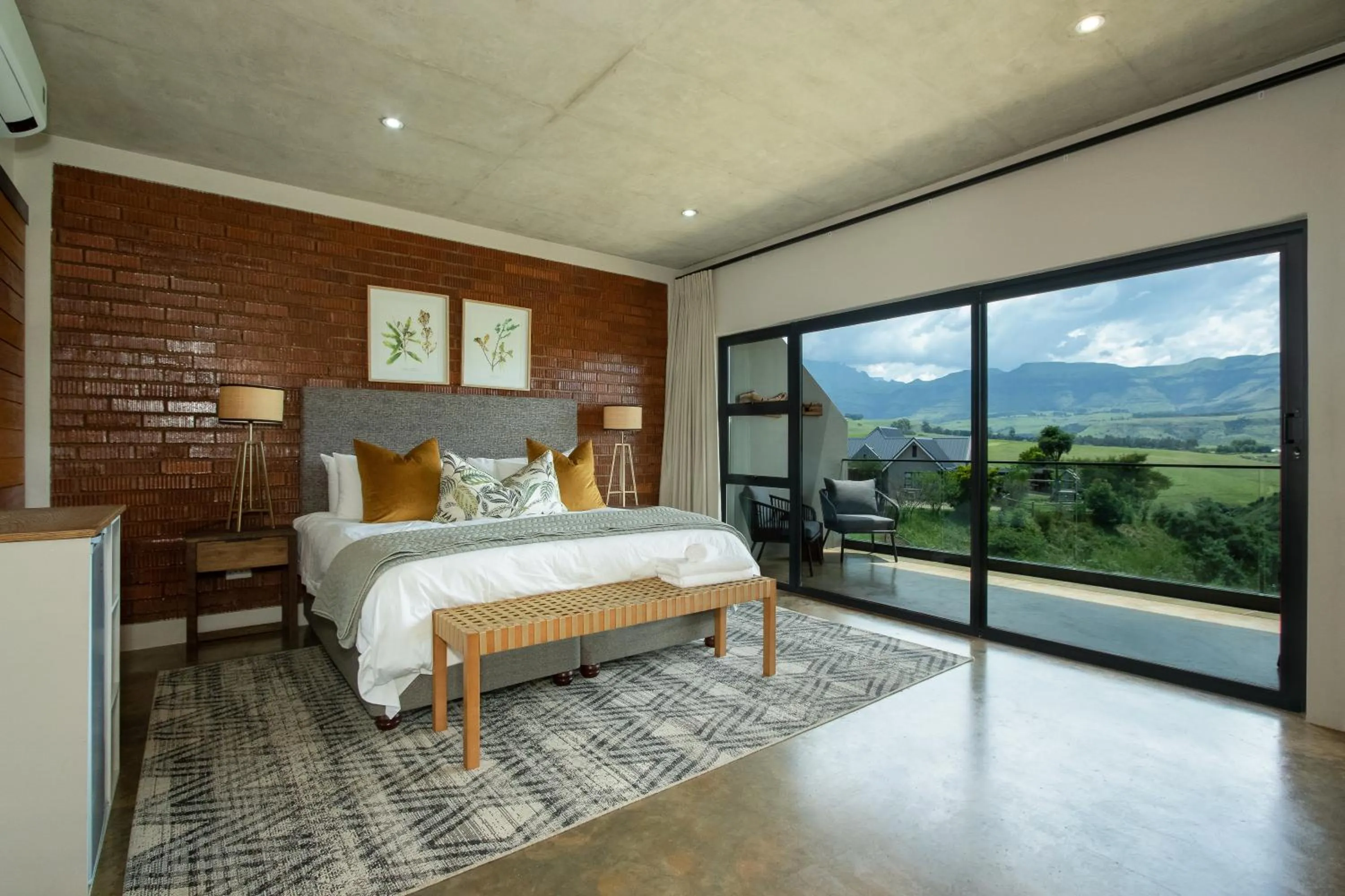 Bed in Dragonview Lodge