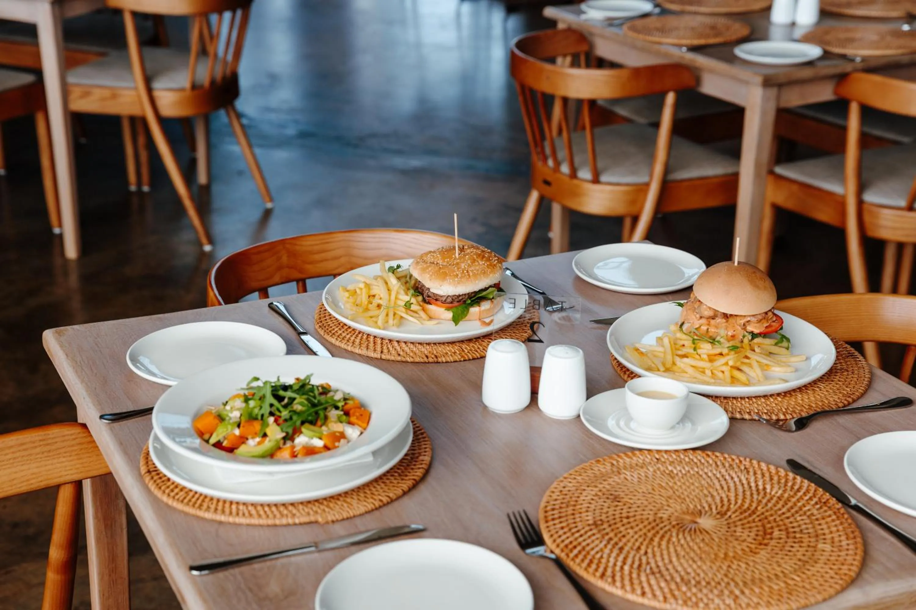 Food and drinks in Dragonview Lodge