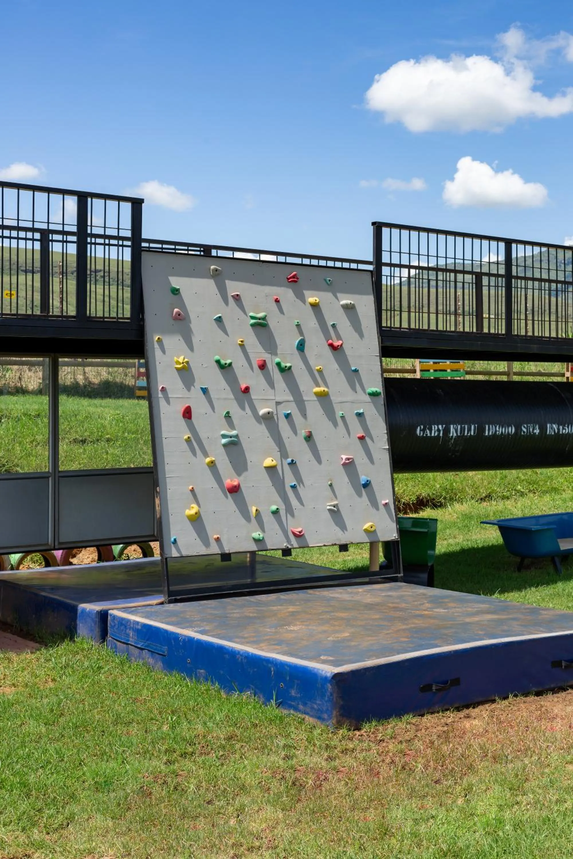 Children play ground in Dragonview Lodge