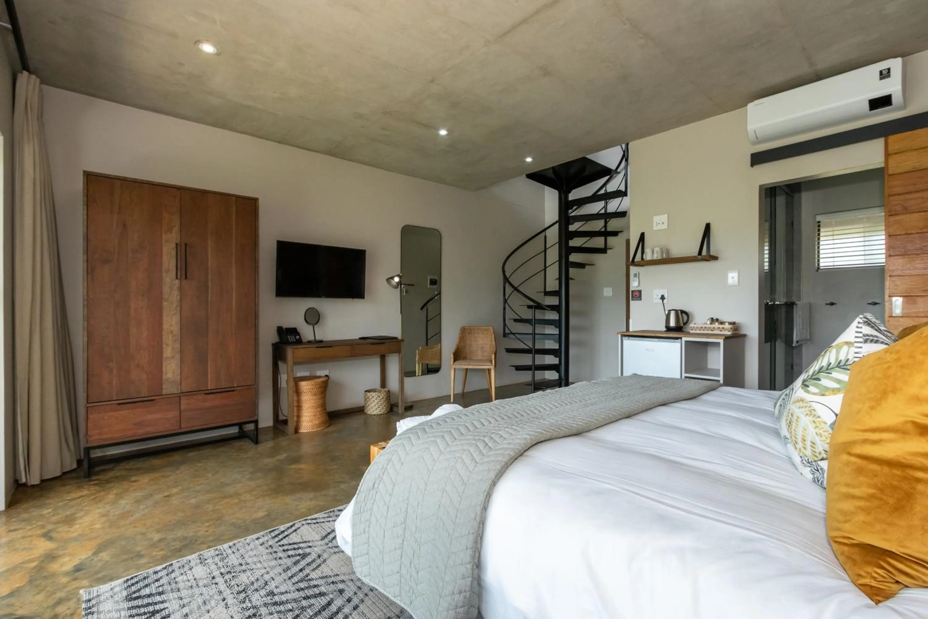 Bed in Dragonview Lodge