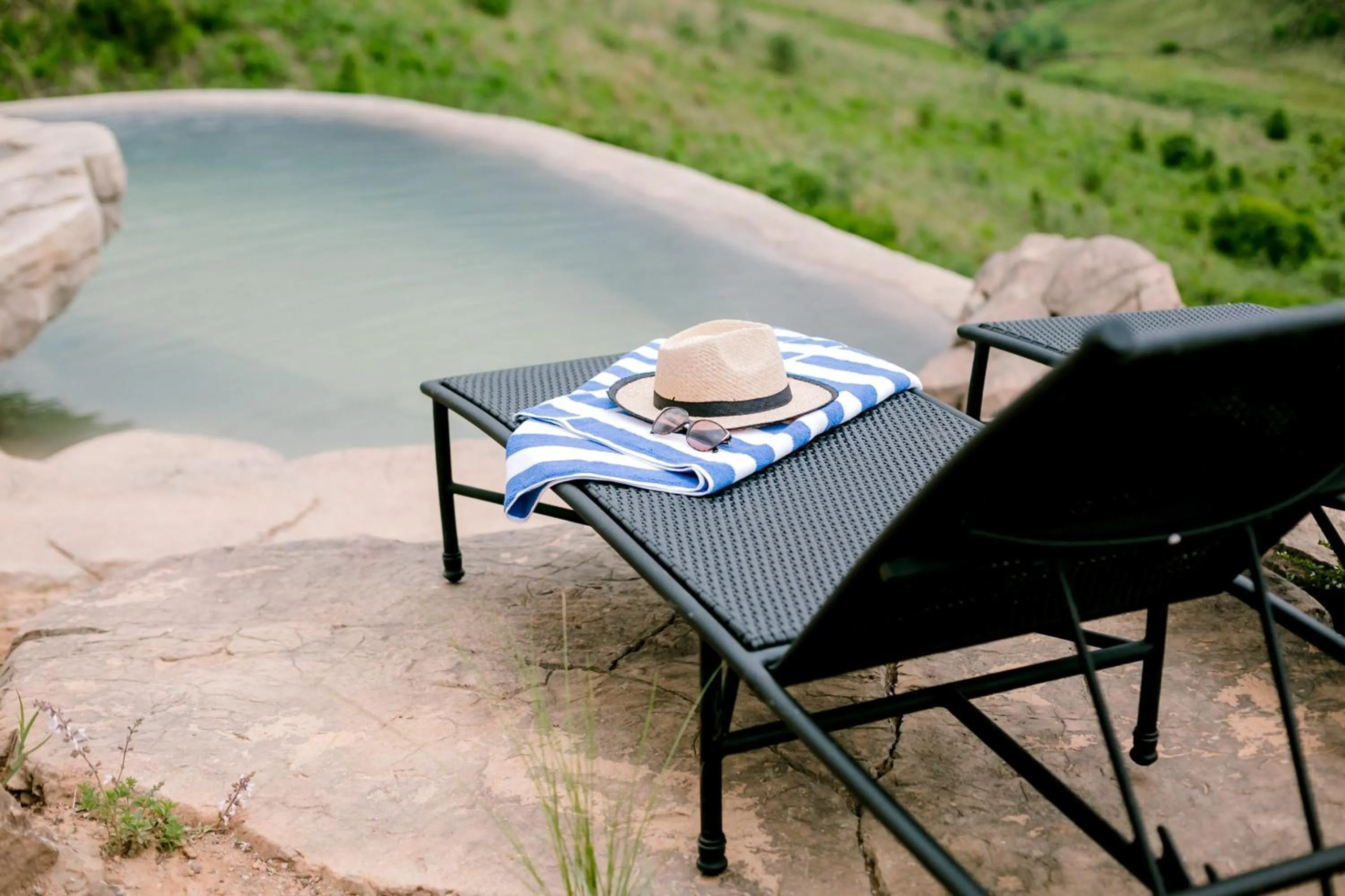 Swimming pool in Dragonview Lodge