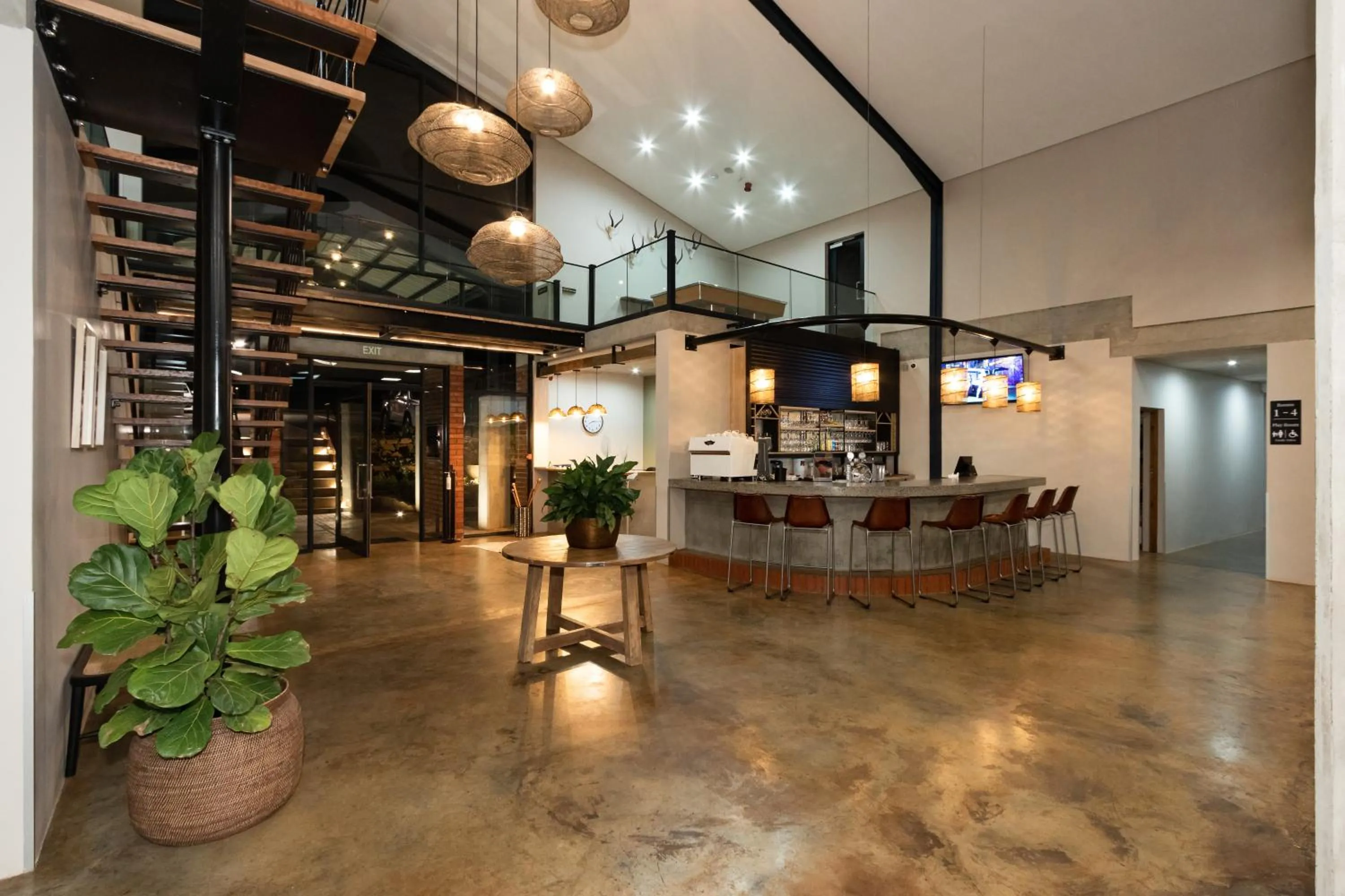 Lounge or bar in Dragonview Lodge