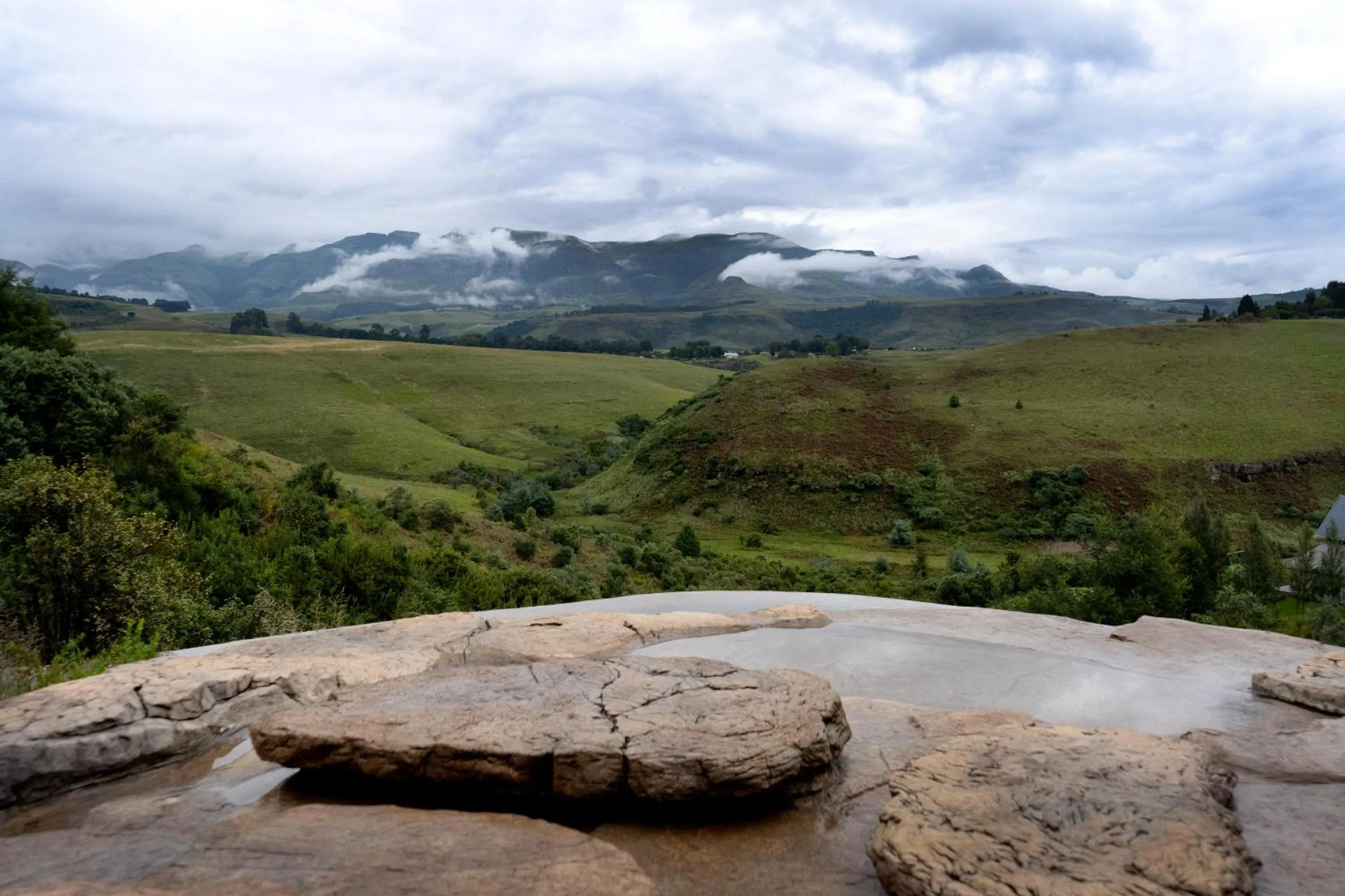 Swimming pool in Dragonview Lodge