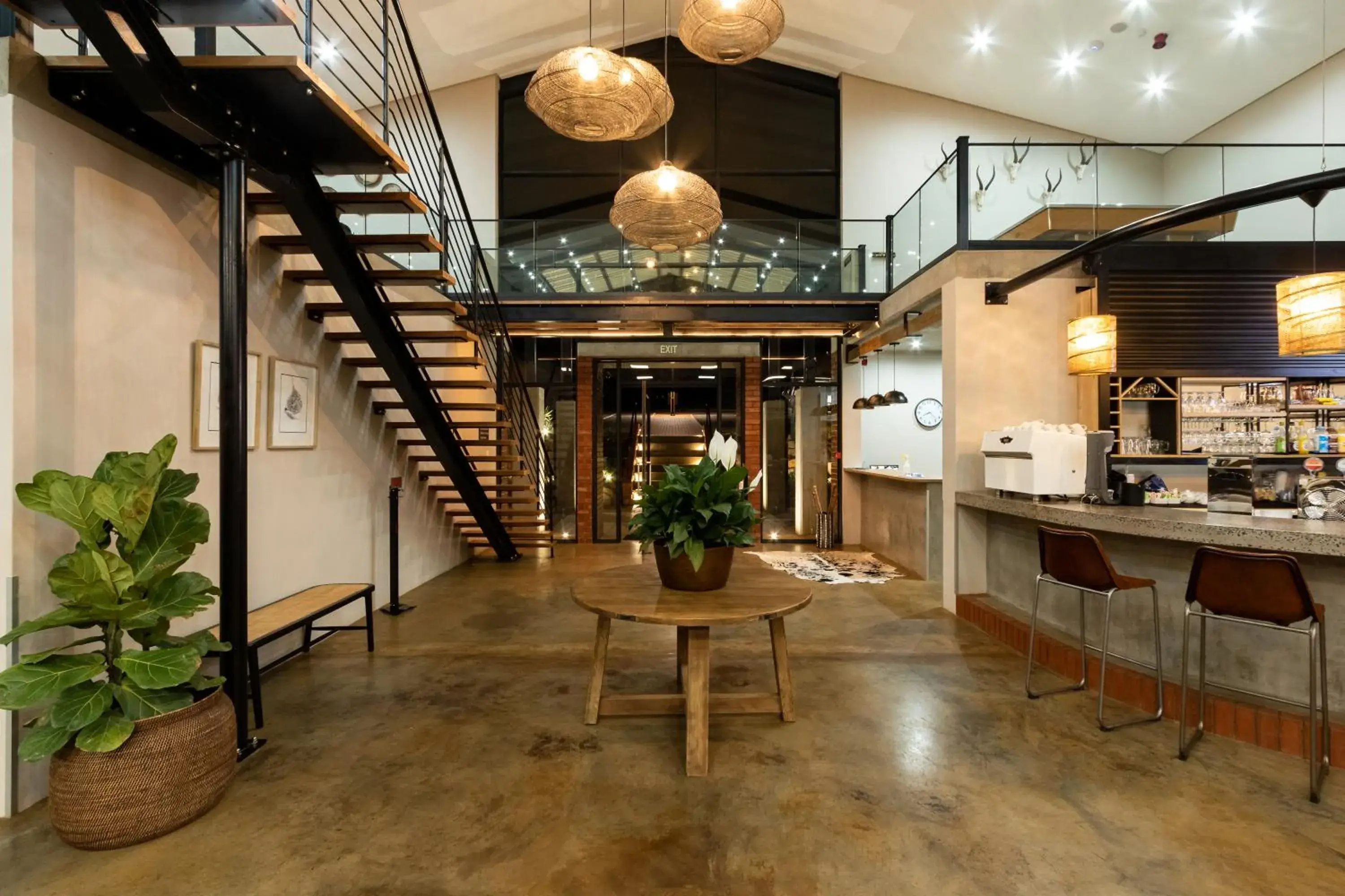 Lounge or bar in Dragonview Lodge Lounge or bar in Dragonview Lodge