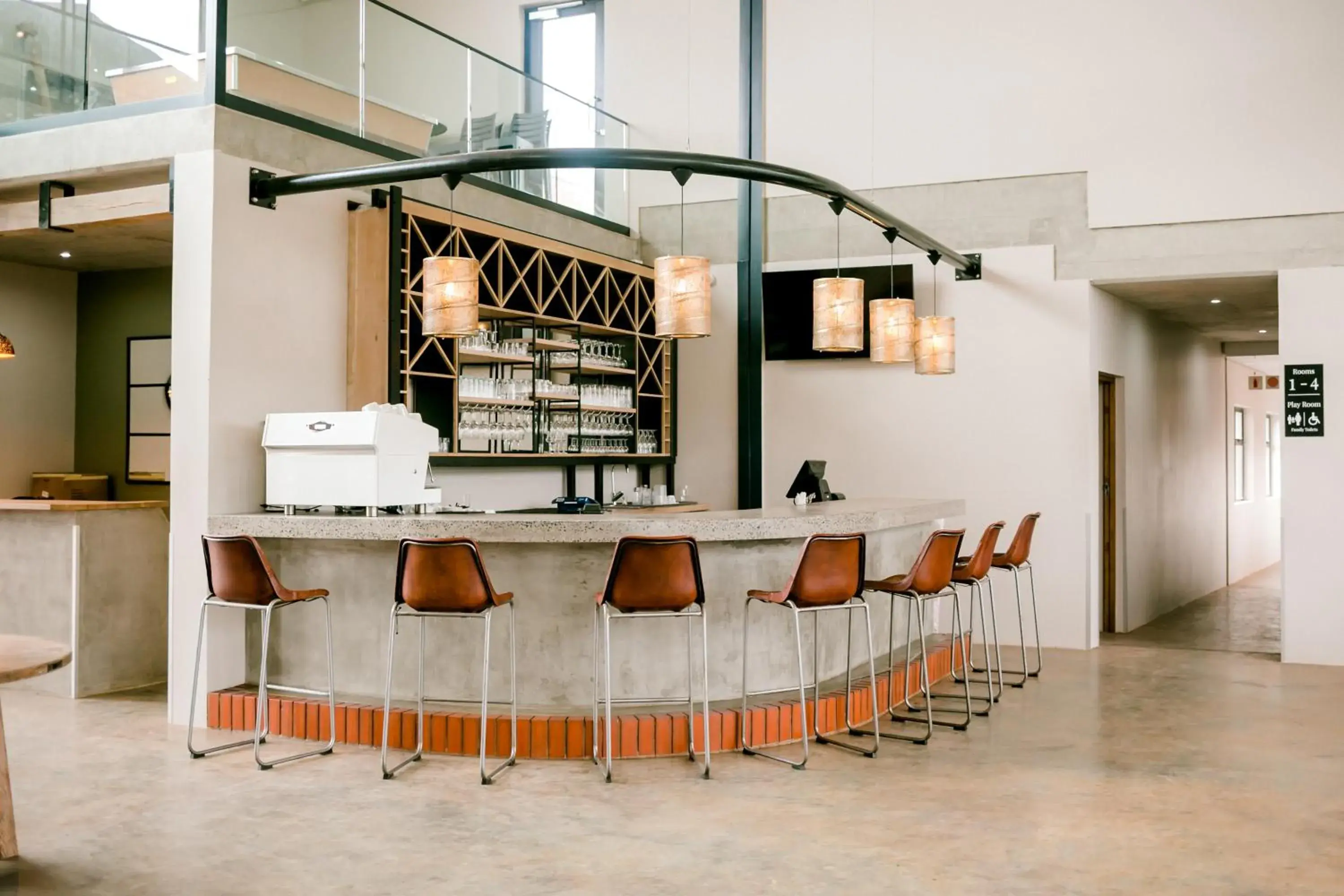 Lounge or bar in Dragonview Lodge Lounge or bar in Dragonview Lodge