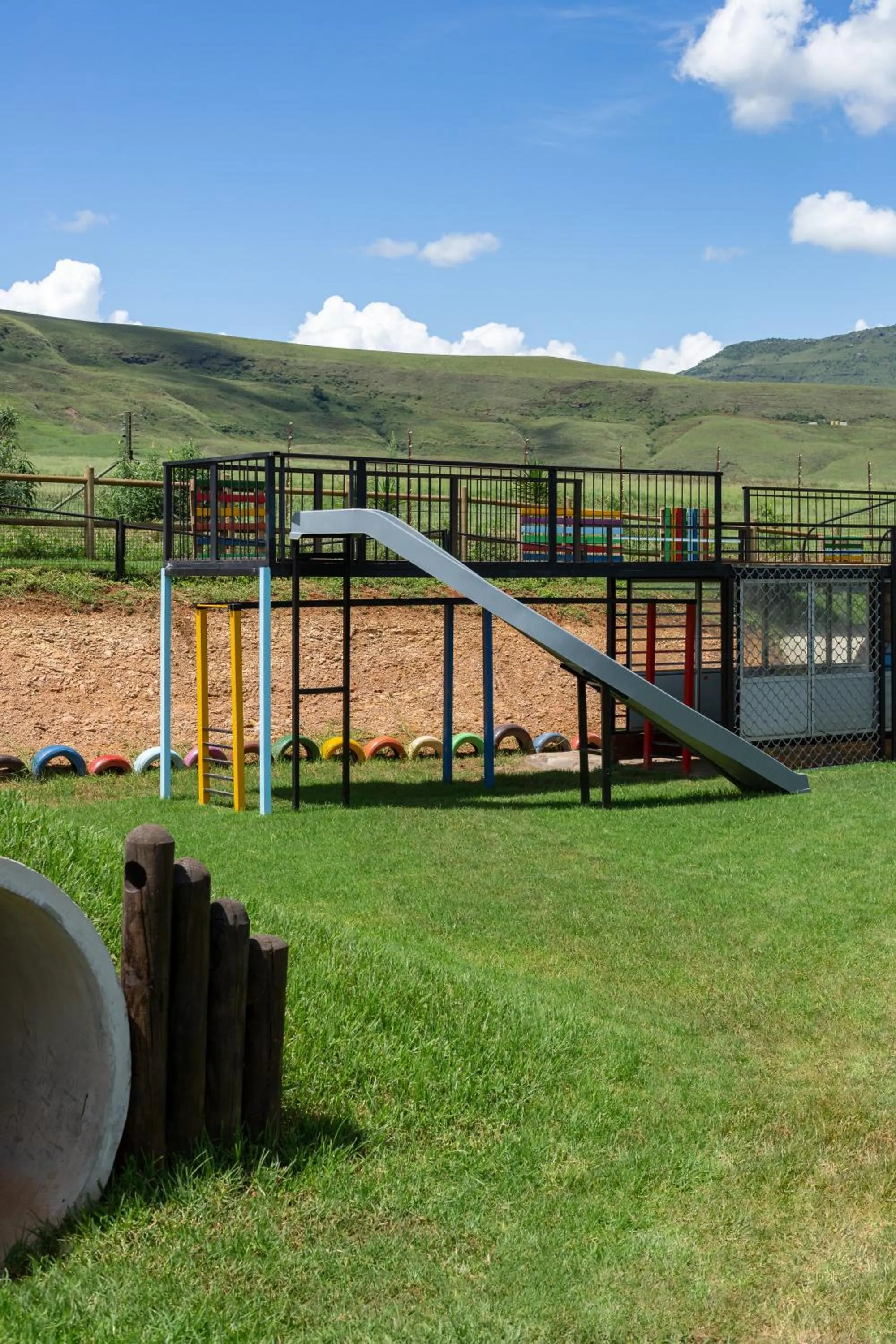 Children play ground in Dragonview Lodge