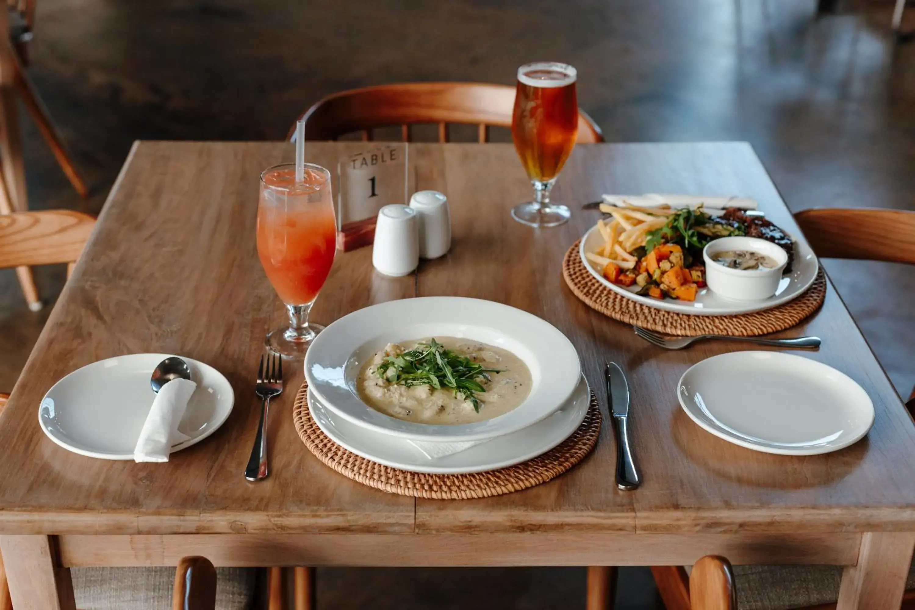 Food and drinks in Dragonview Lodge Food and drinks in Dragonview Lodge