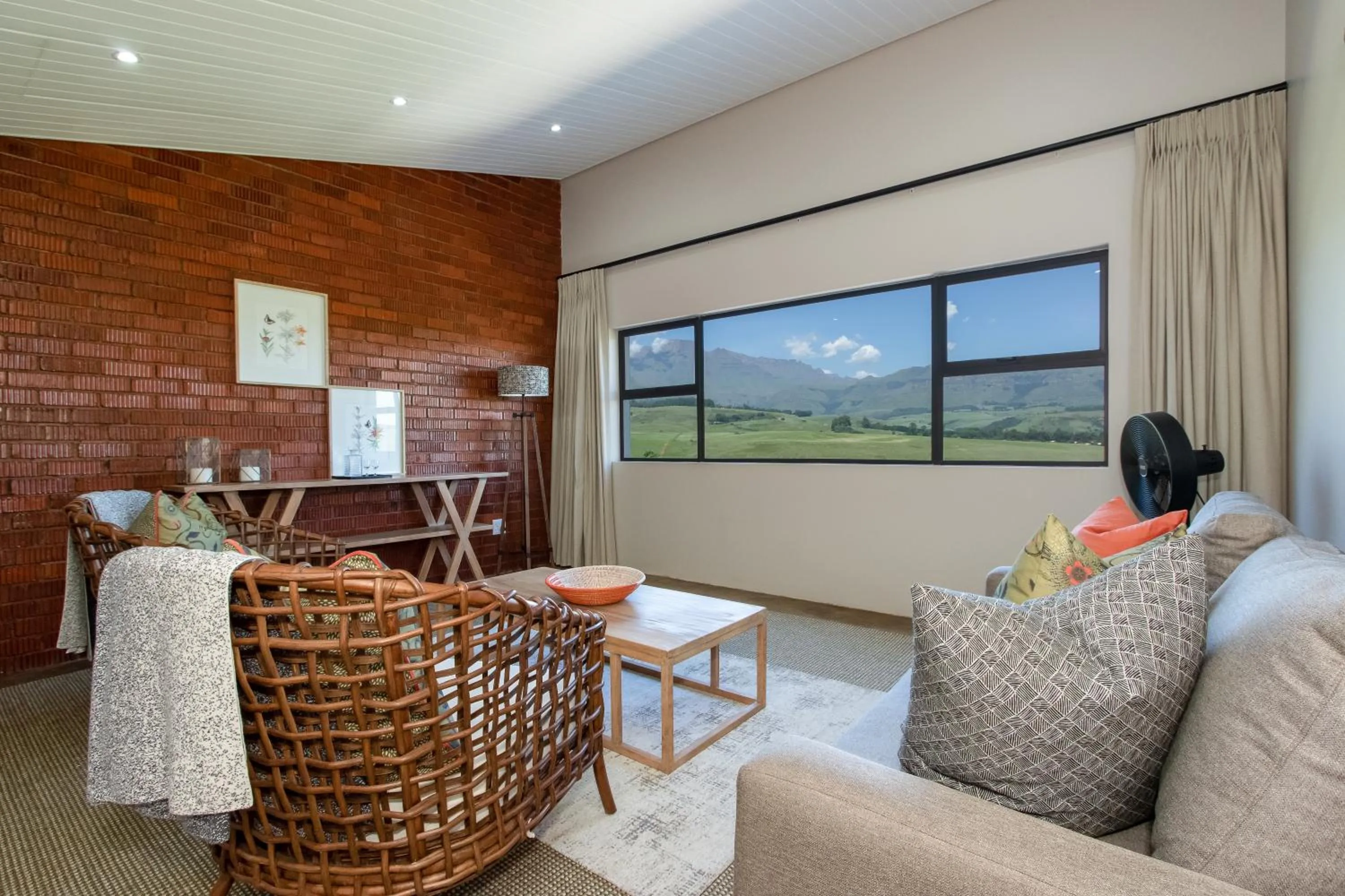 Living room in Dragonview Lodge