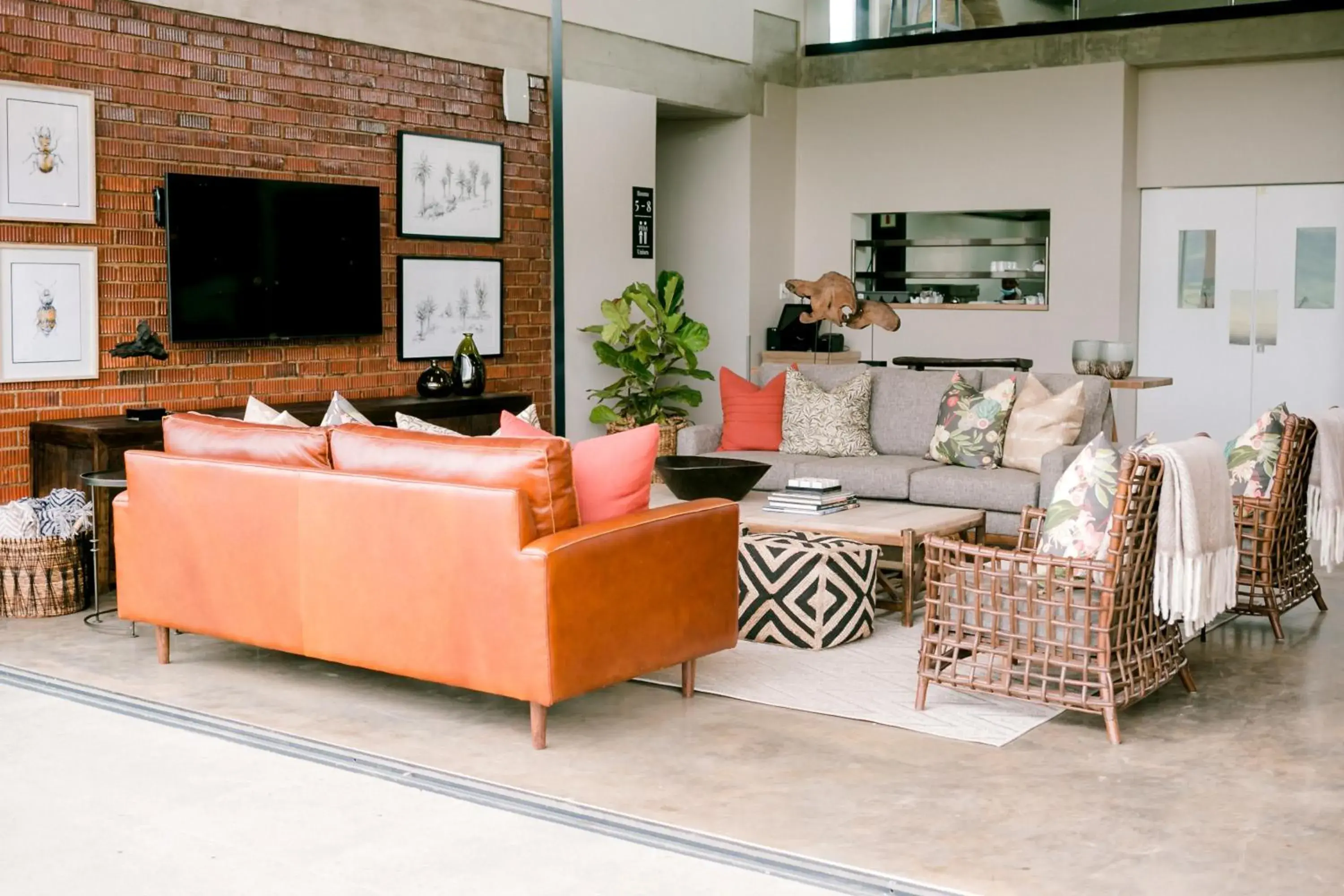 Lounge or bar in Dragonview Lodge Lounge or bar in Dragonview Lodge