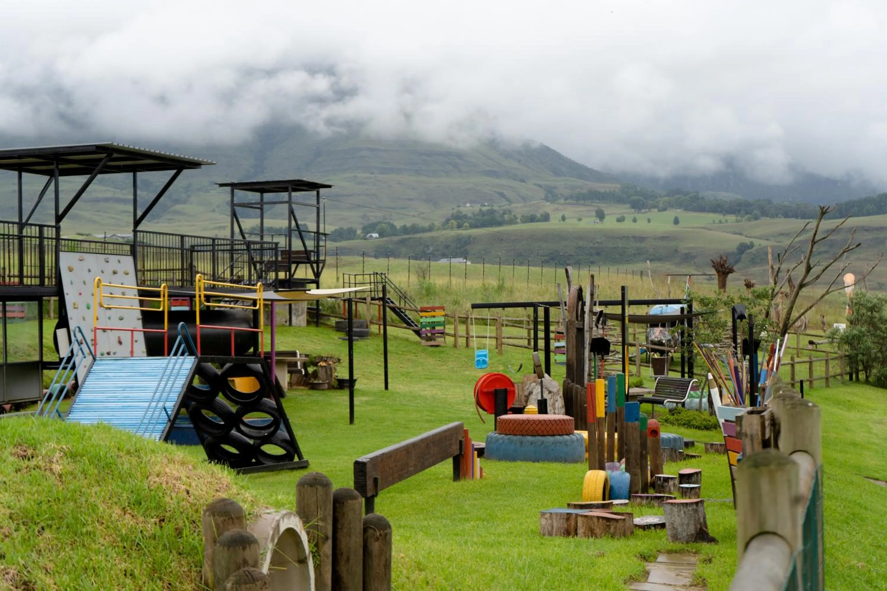 Children play ground in Dragonview Lodge