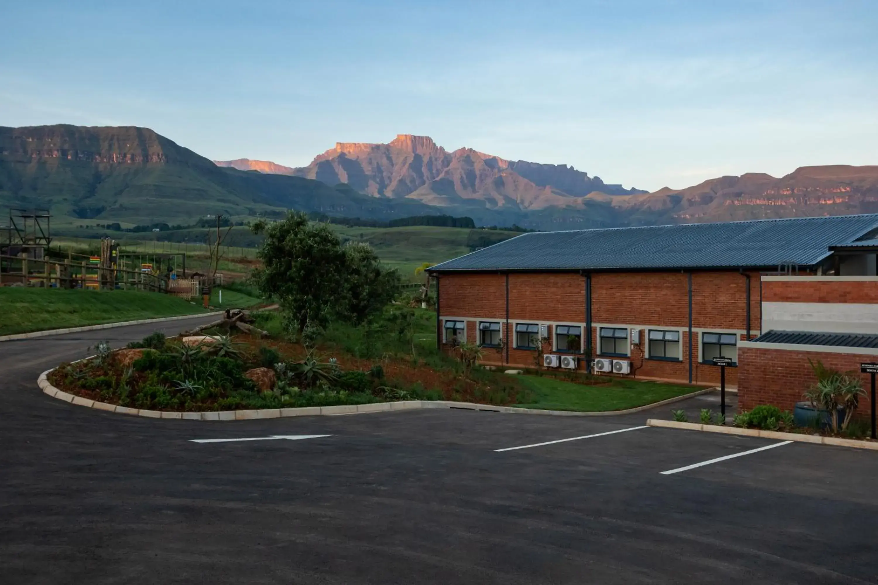 Property building in Dragonview Lodge Property building in Dragonview Lodge