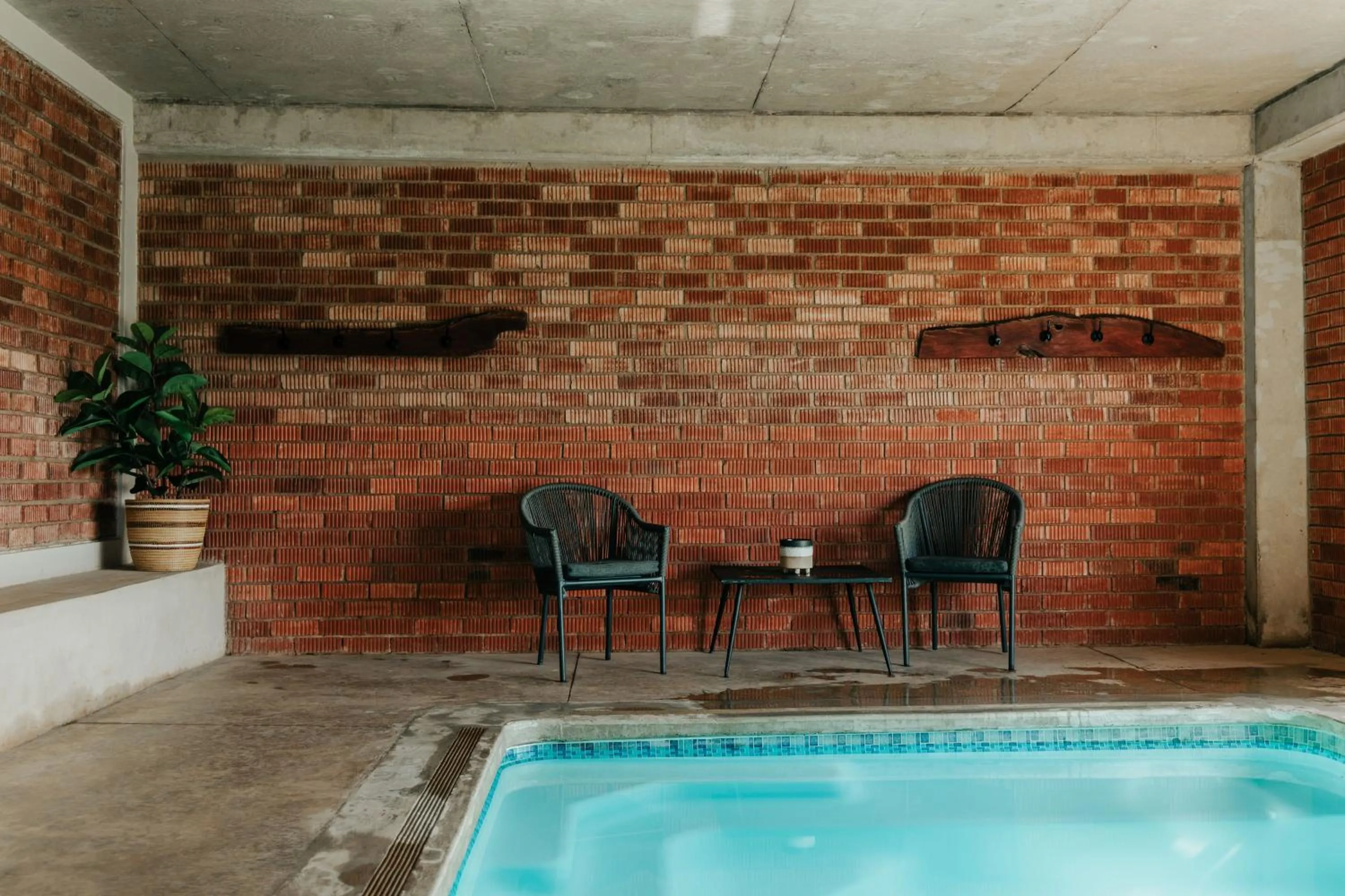 Swimming pool in Dragonview Lodge