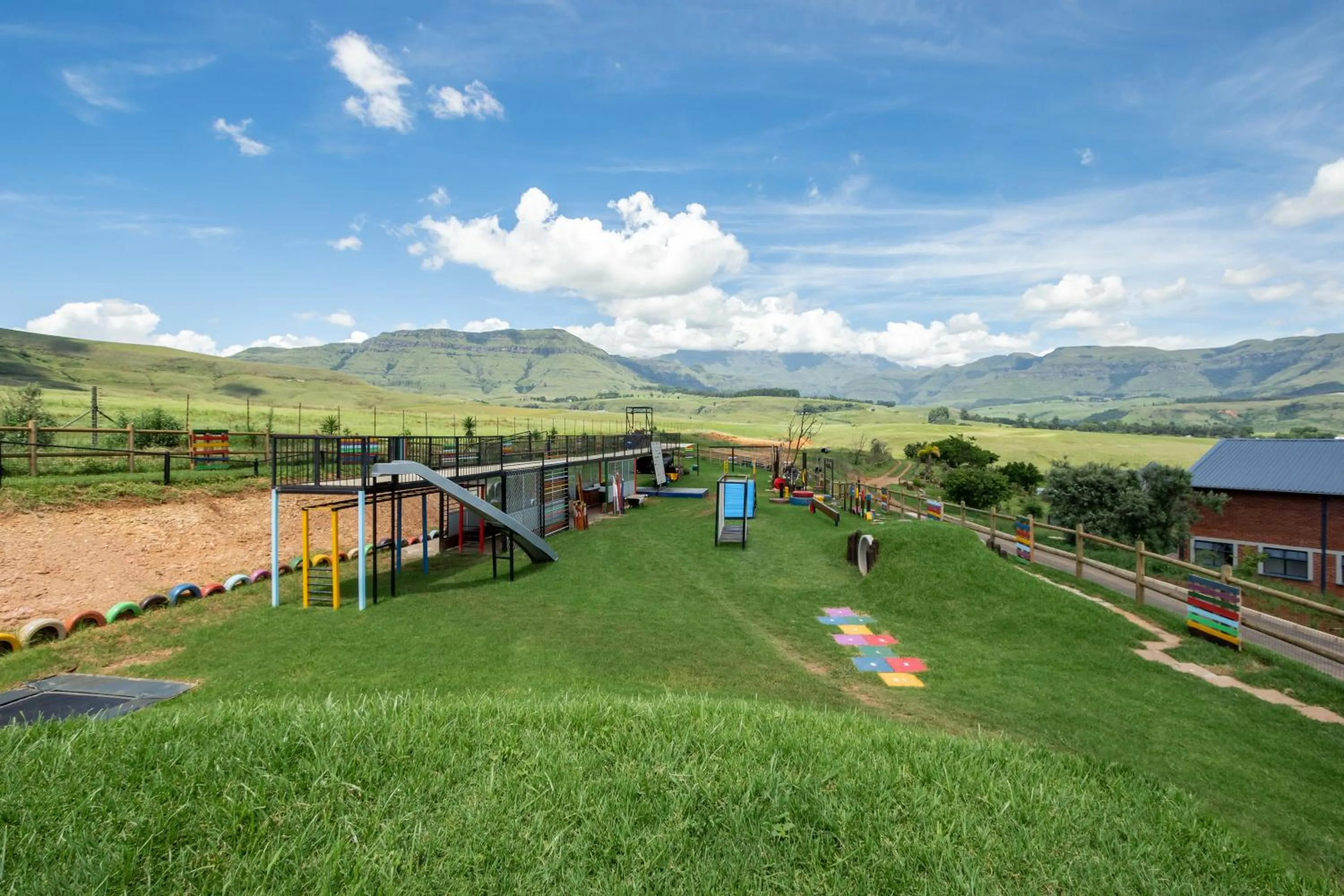Children play ground in Dragonview Lodge