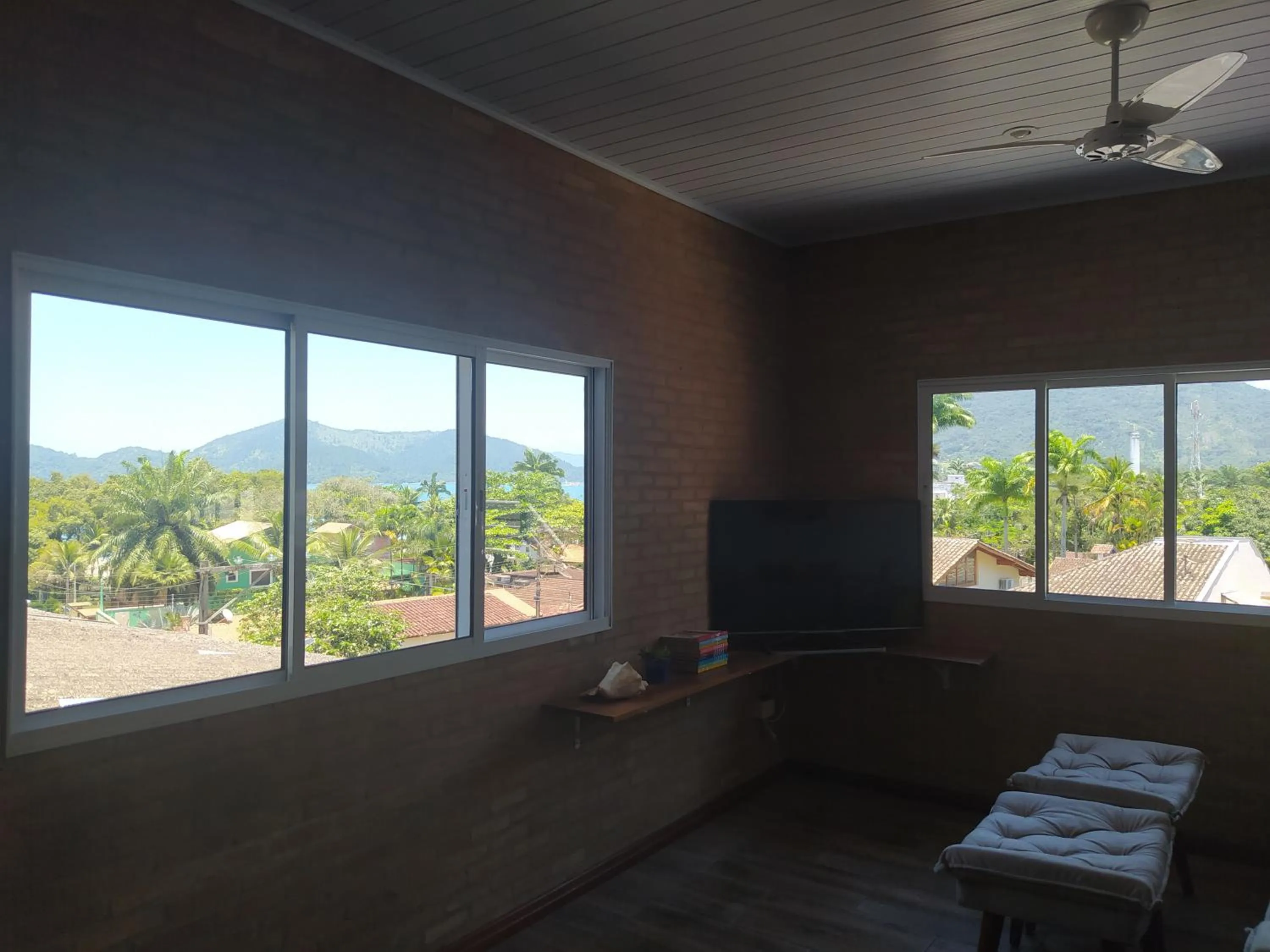 Cobertura na Enseada a 80 m da areia