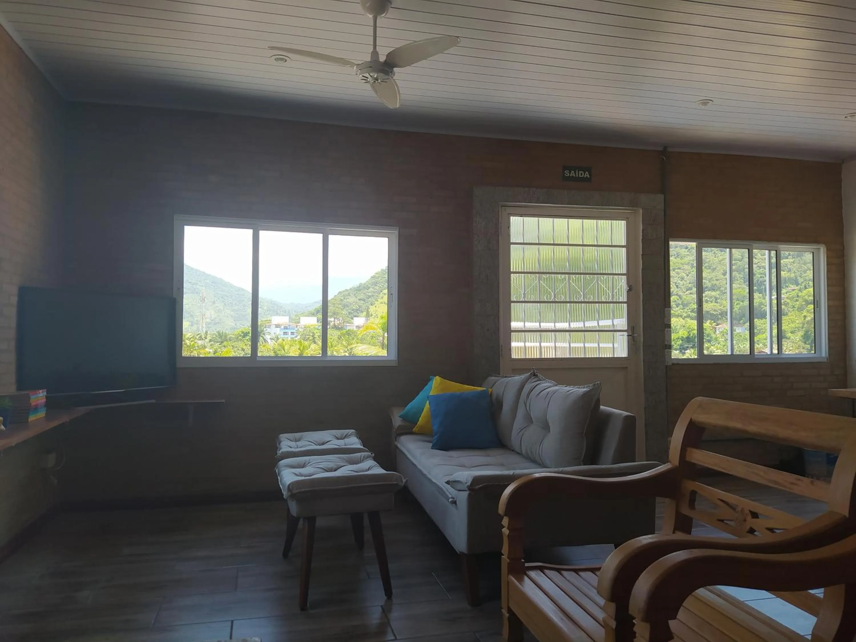 Living room in Cobertura na Enseada a 80 m da areia