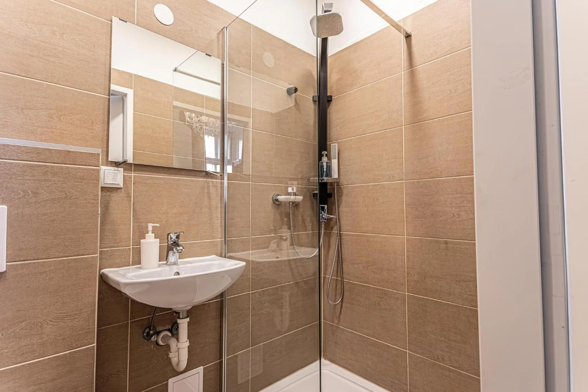 Standard Double Room with City View in Mariahilfer Boutique Rooms - Virtual Reception & Self-Checkin