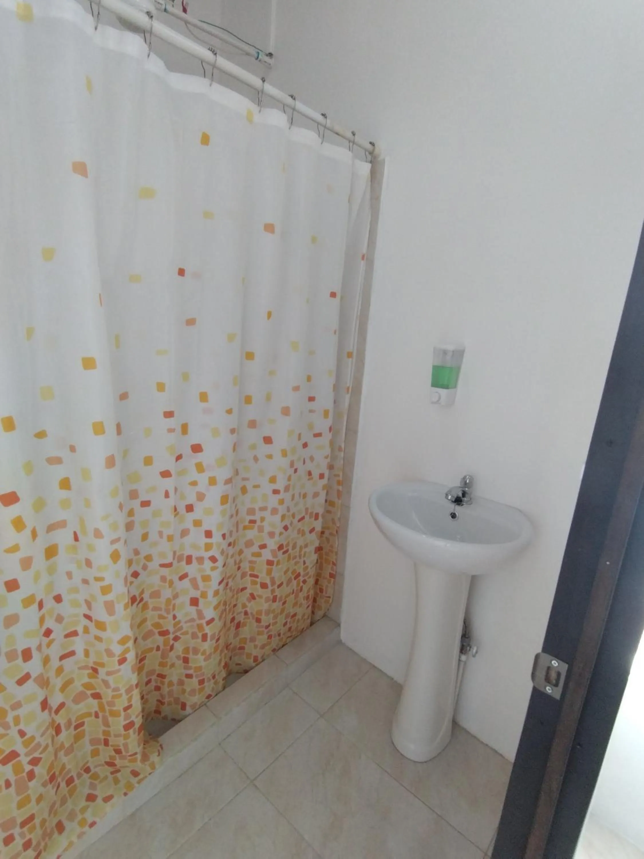Shower in Lajuela BnB & Hostel