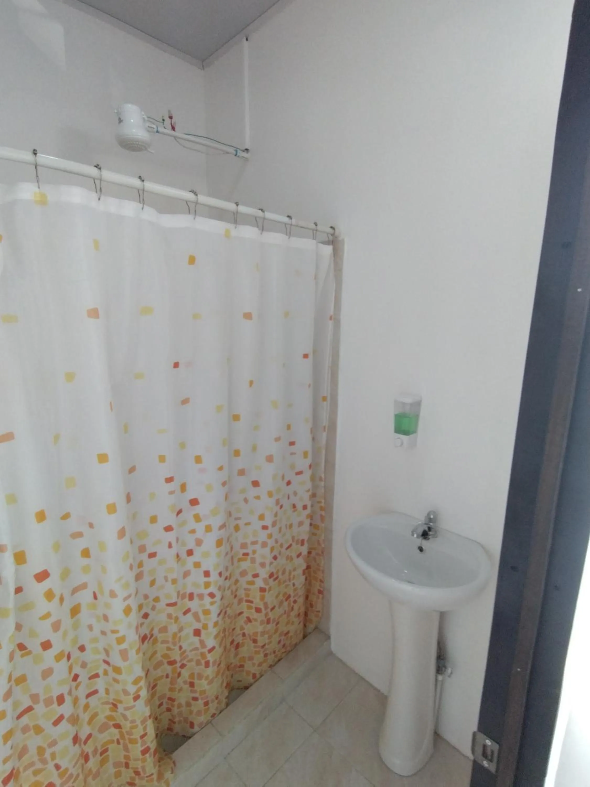 Shower in Lajuela BnB & Hostel
