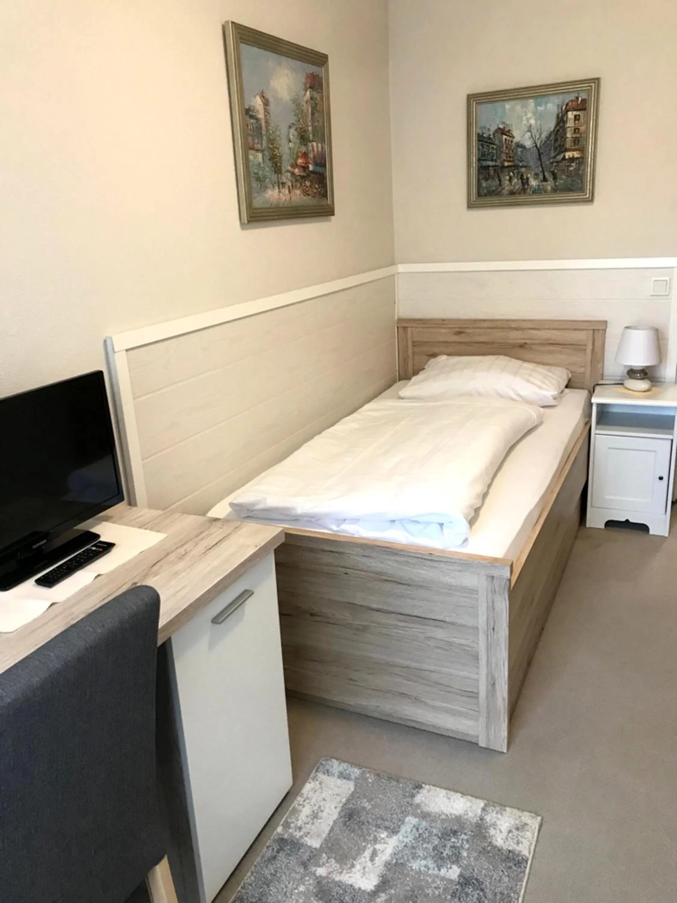 Photo of the whole room, Bed in City-Hotel Kaiserhof