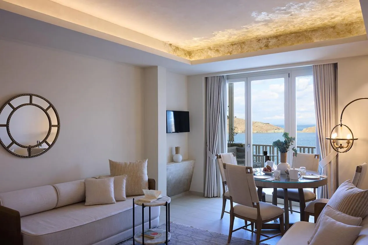 TV and multimedia in Ydor Hotel & Spa by Sandglass