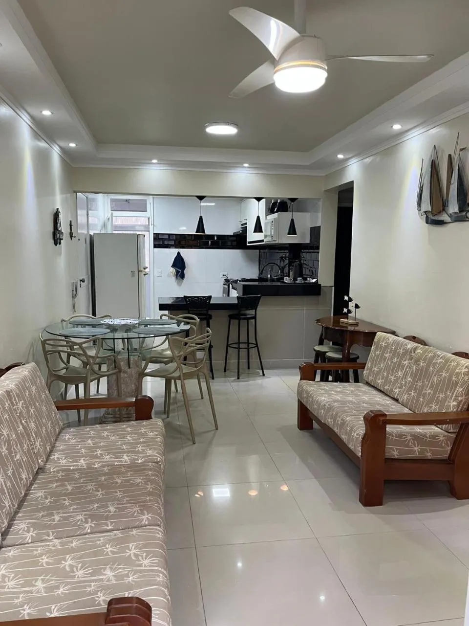 Living room in APARTAMENTO 74 Guarujá Pitangueiras Pé na Areia Vista para o Mar 7º Andar