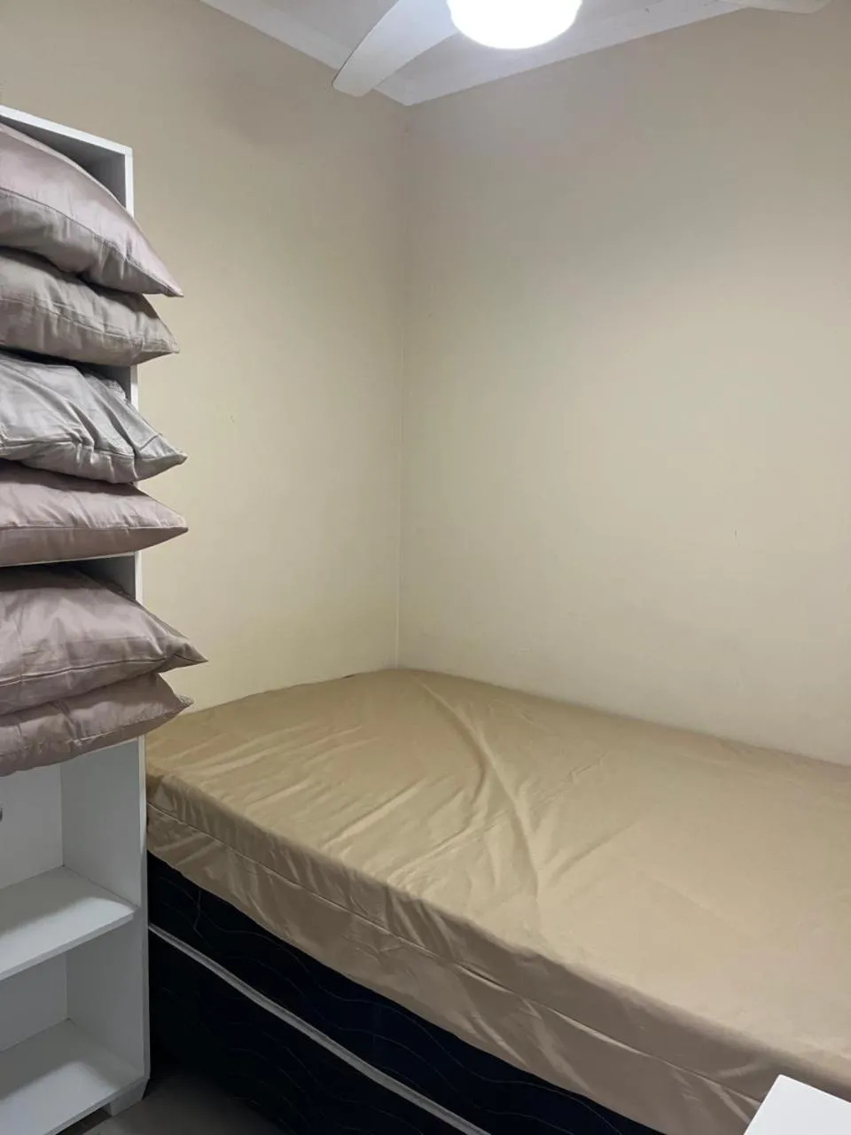 Bedroom, Bed in APARTAMENTO 74 Guarujá Pitangueiras Pé na Areia Vista para o Mar 7º Andar