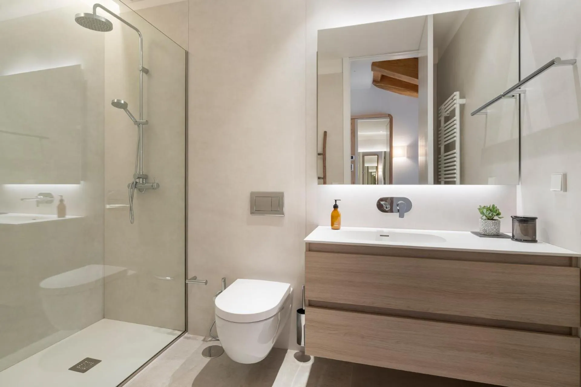 Bathroom in NORO Plaza